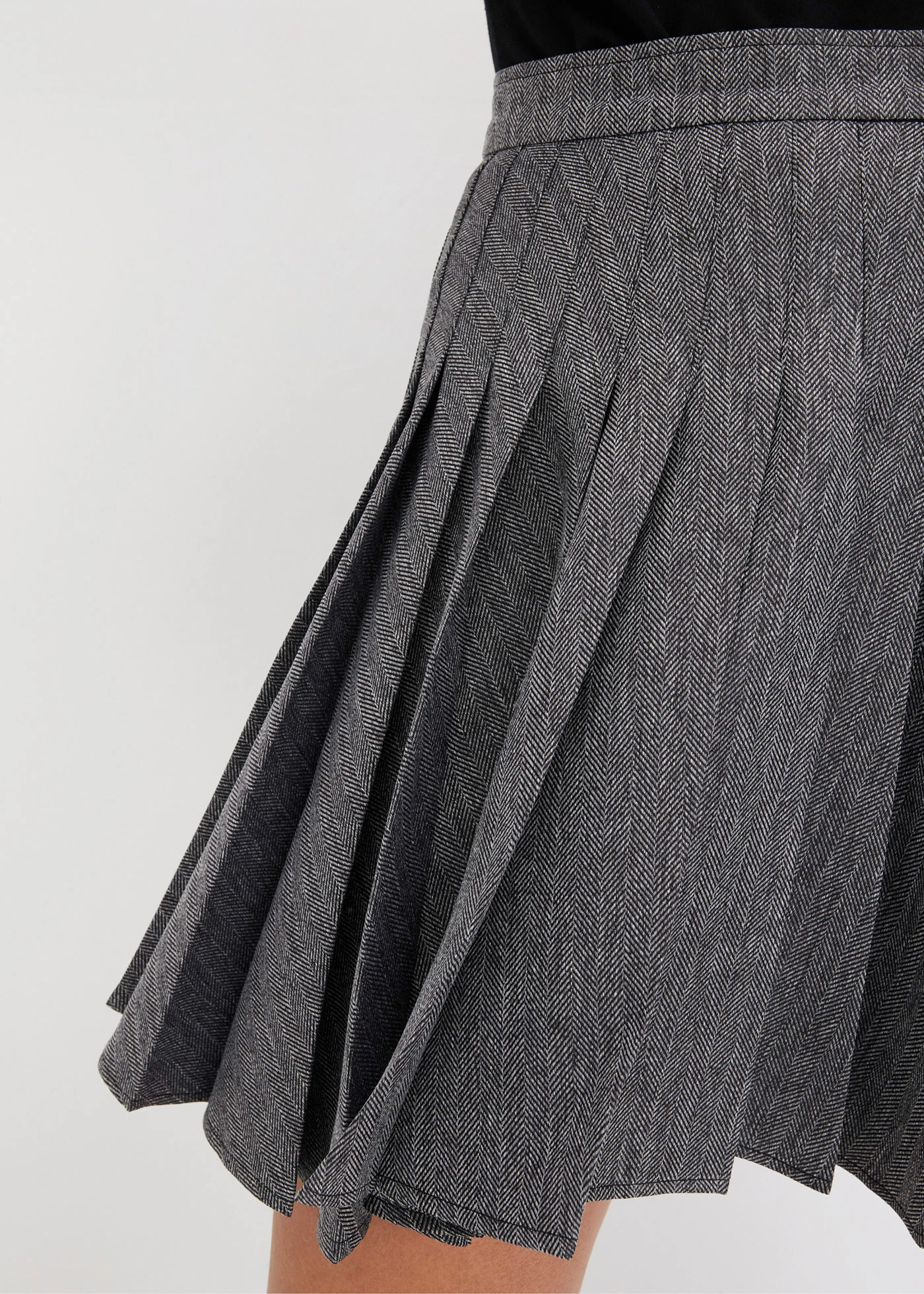 Plisovaná minisukně • černá + bílá • bonprix obchod