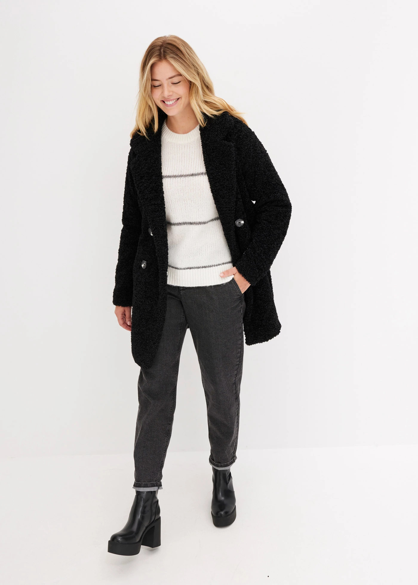 Manteau court oversize • noir • Boutique bonprix