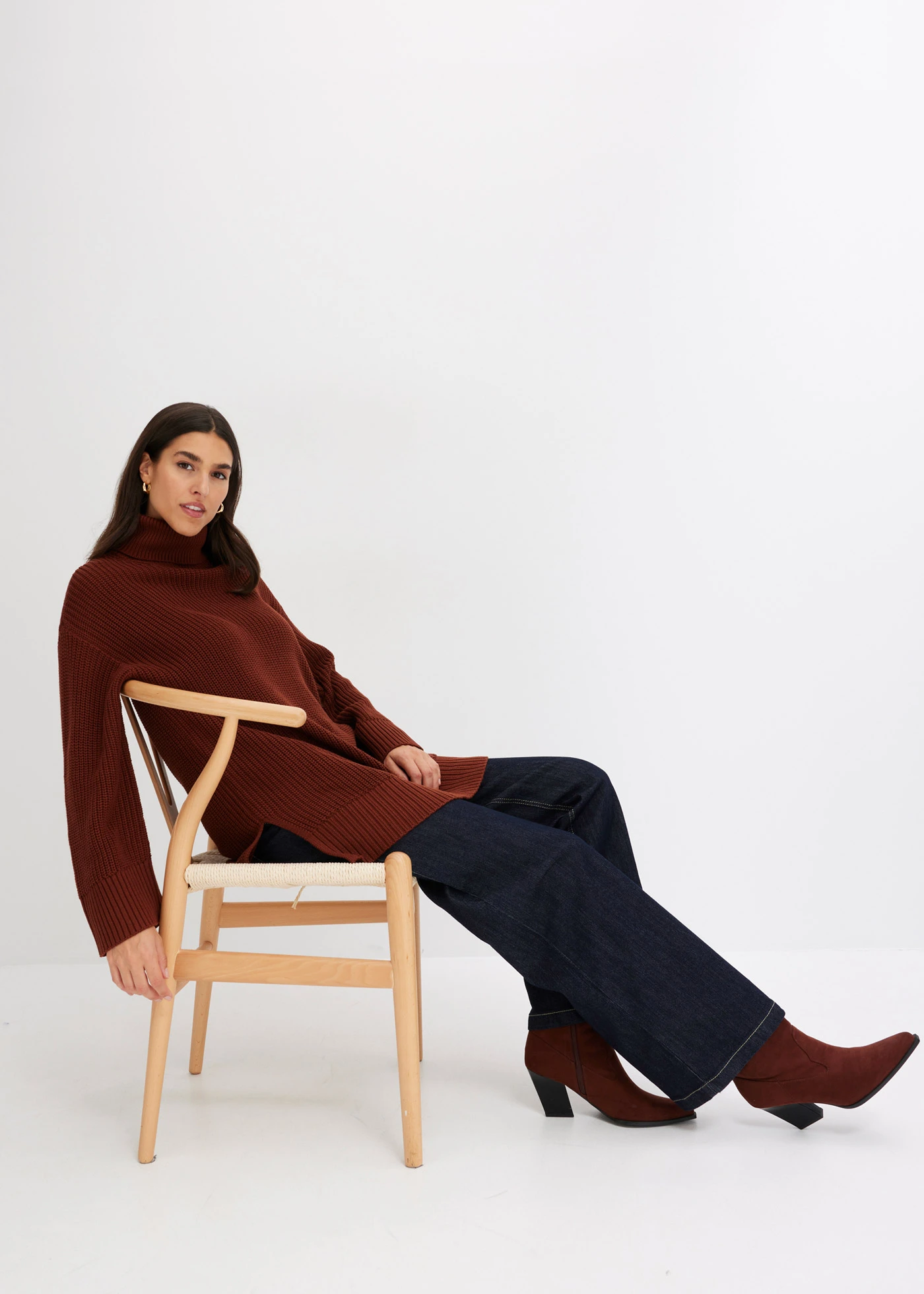 Oversize svetr s rolákovým límcem, z bavlněné směsi • mahagonová hnědá • bonprix obchod