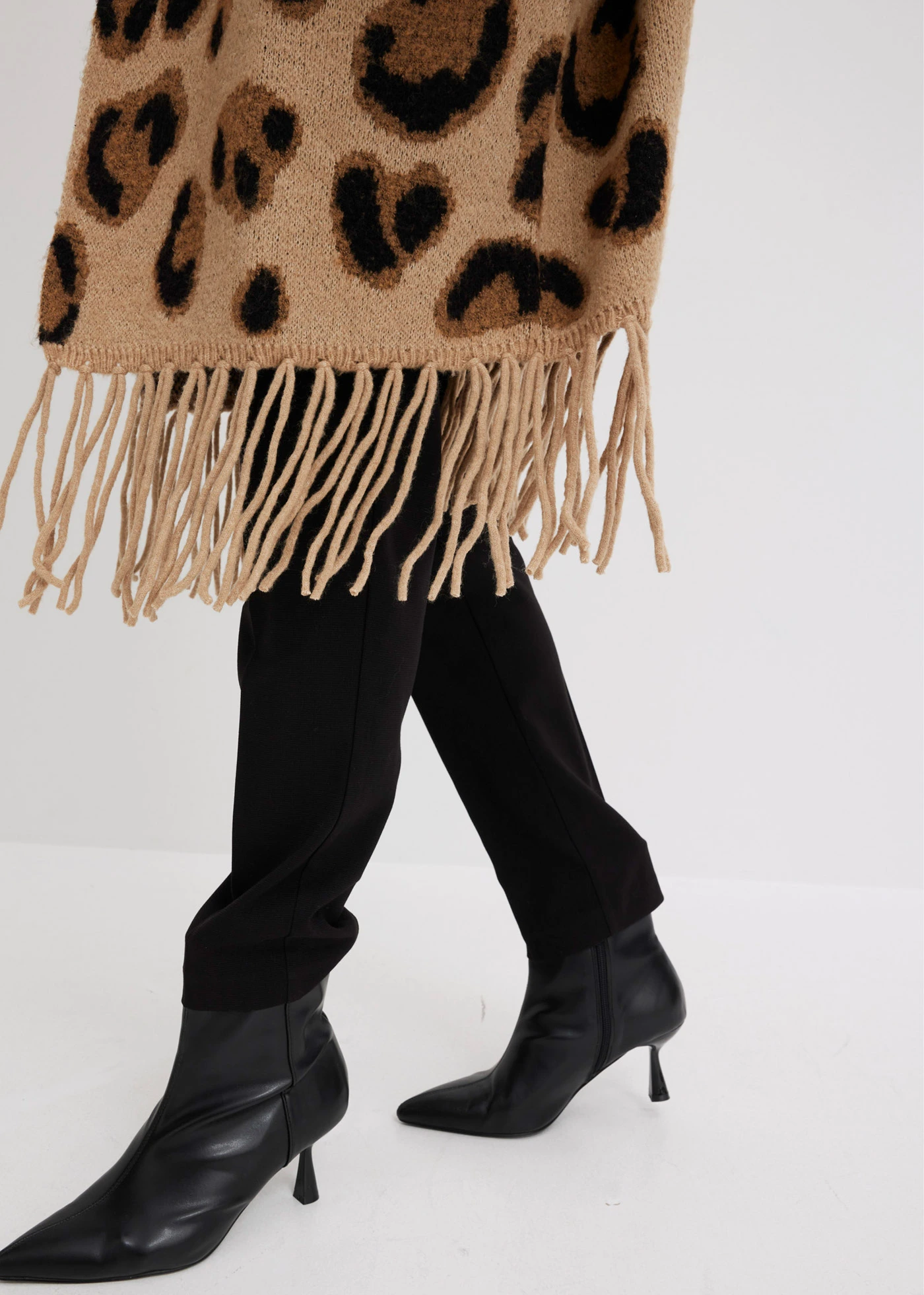 Oversized pletený kabátek • béžovo-hnědo-černá s leopardím potiskem • bonprix obchod