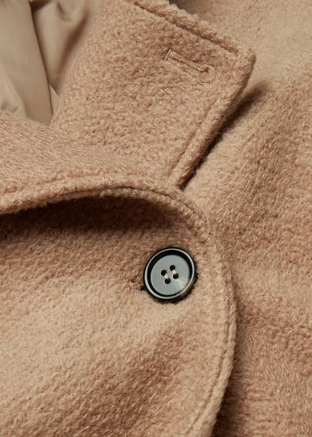 Peacoat van zacht bouclé • kakibeige • product-page.page-title-suffix