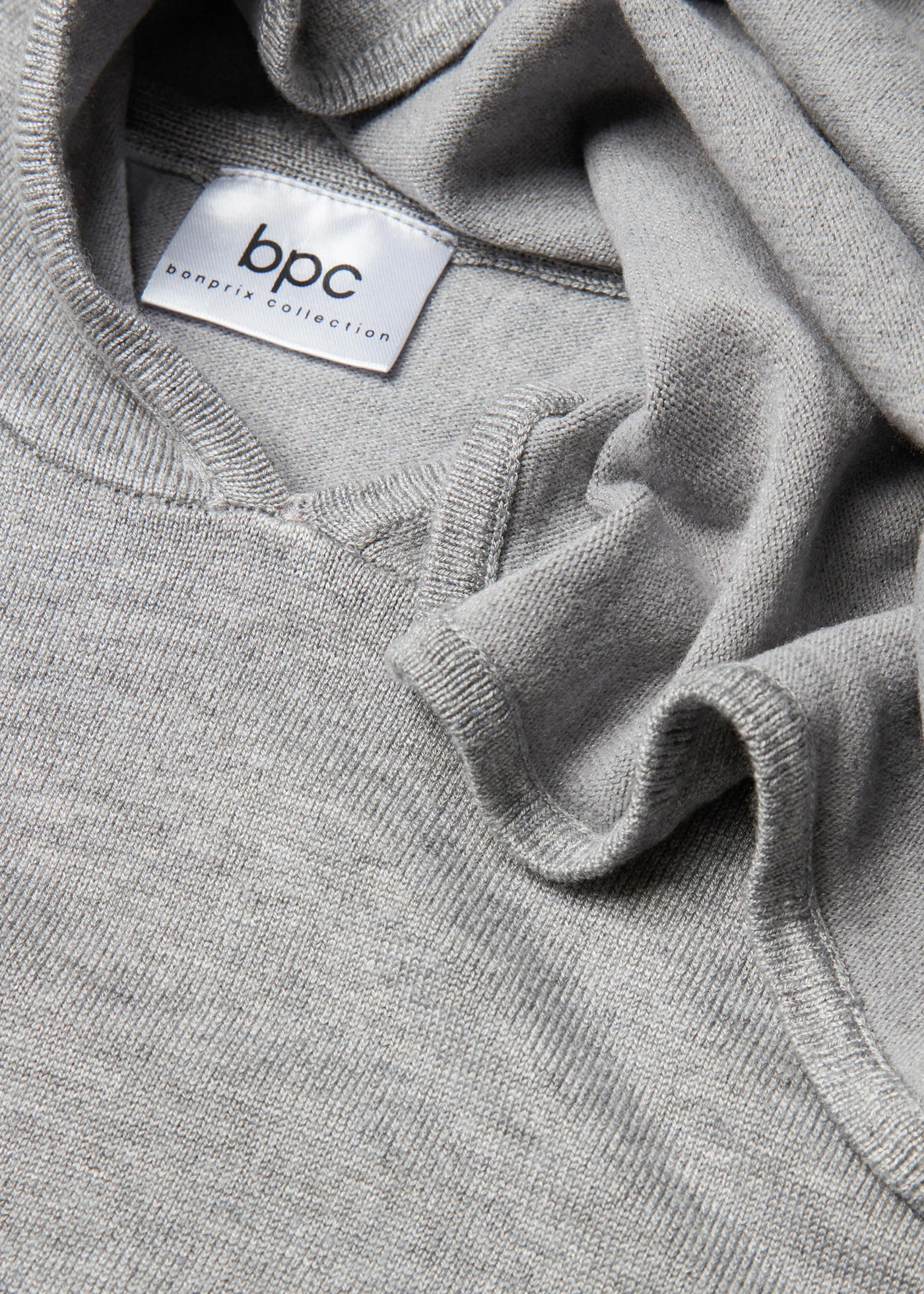 Svetr s kapucí a klokaní kapsou, z viskózové směsi • světle šedý melír • bonprix obchod