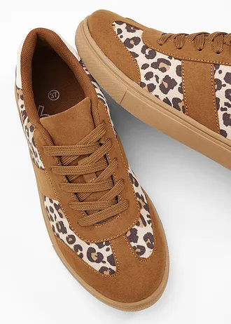 Sneakersy ze wzorem w panterkę • brązowy z nadrukiem w panterkę • sklep bonprix