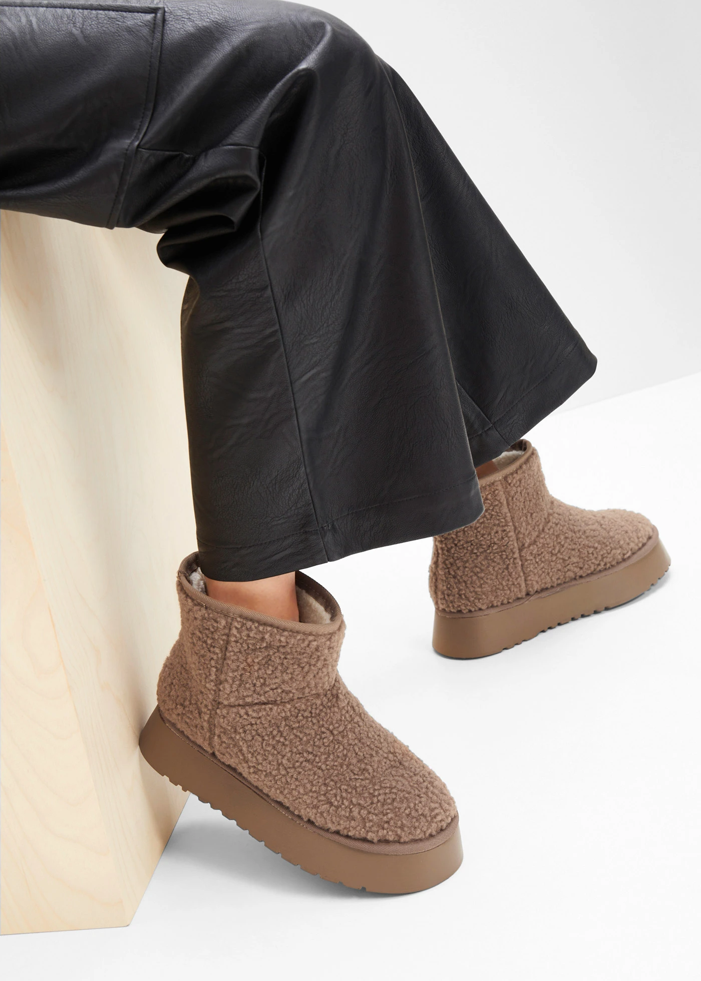 Plateau boots • taupe • bonprix online shop