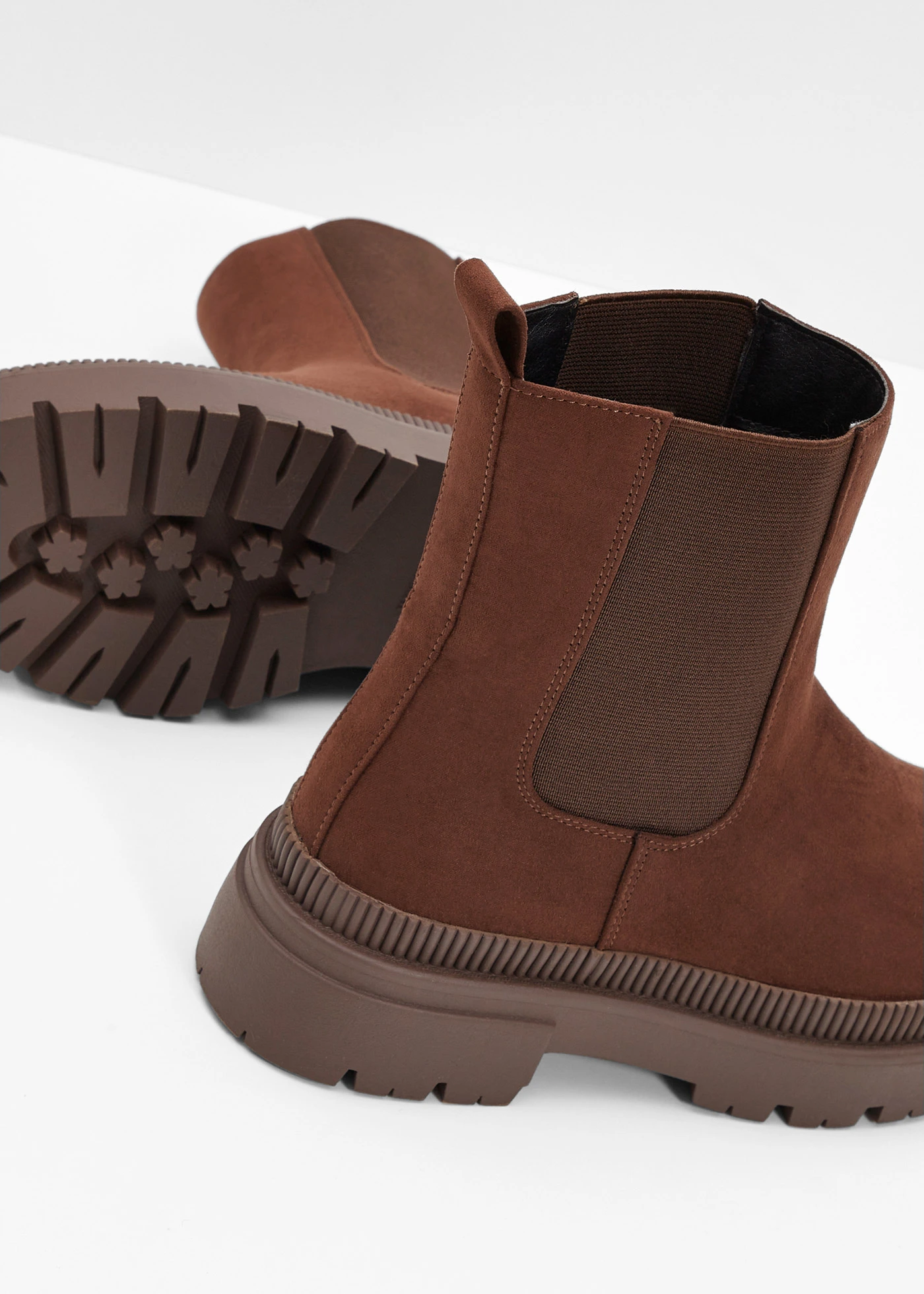 Kotníková obuv Chelsea • mahagonově hnědá • bonprix obchod