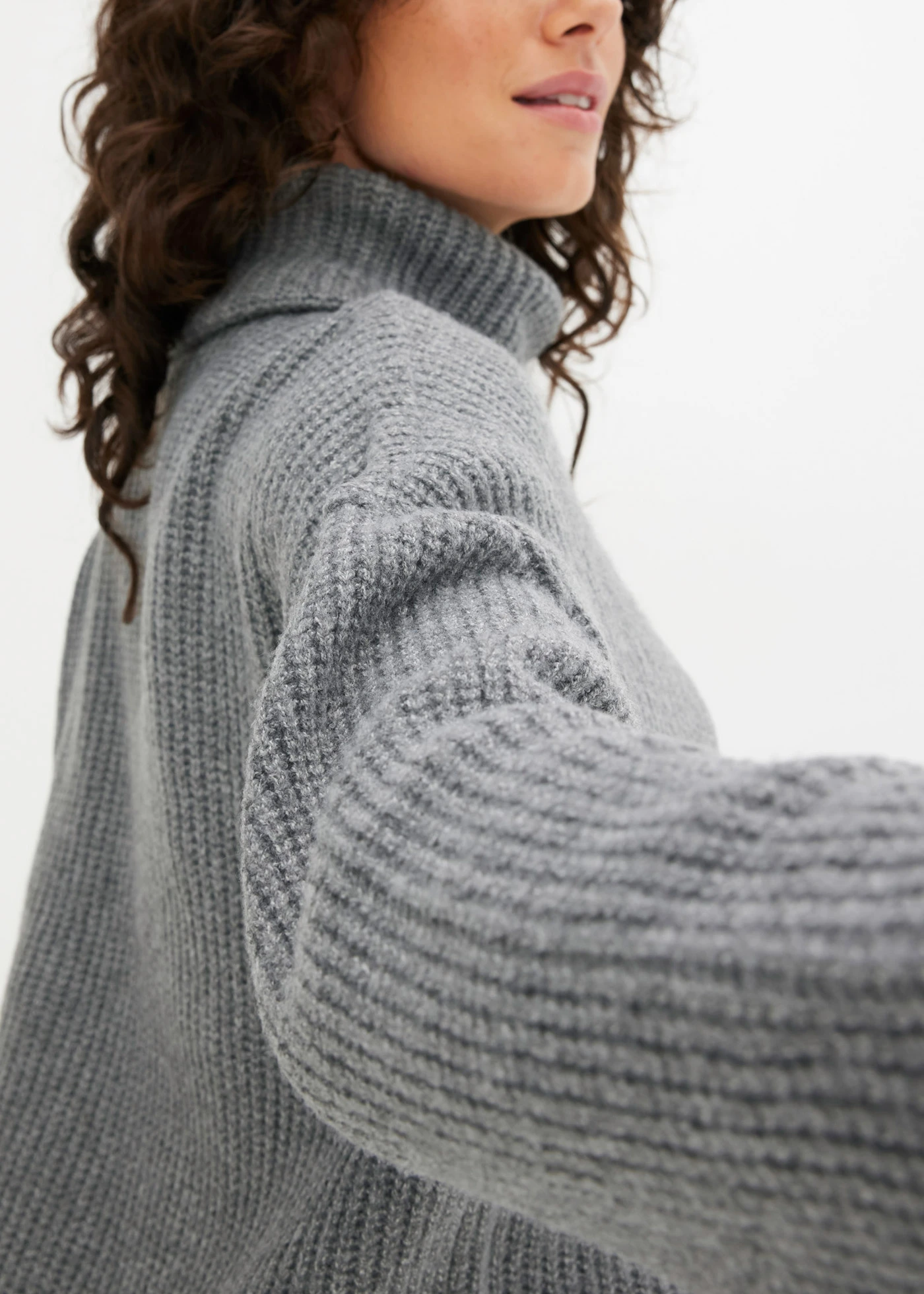 Žebrovaný svetr s rolákovým límcem • šedý melír • bonprix obchod