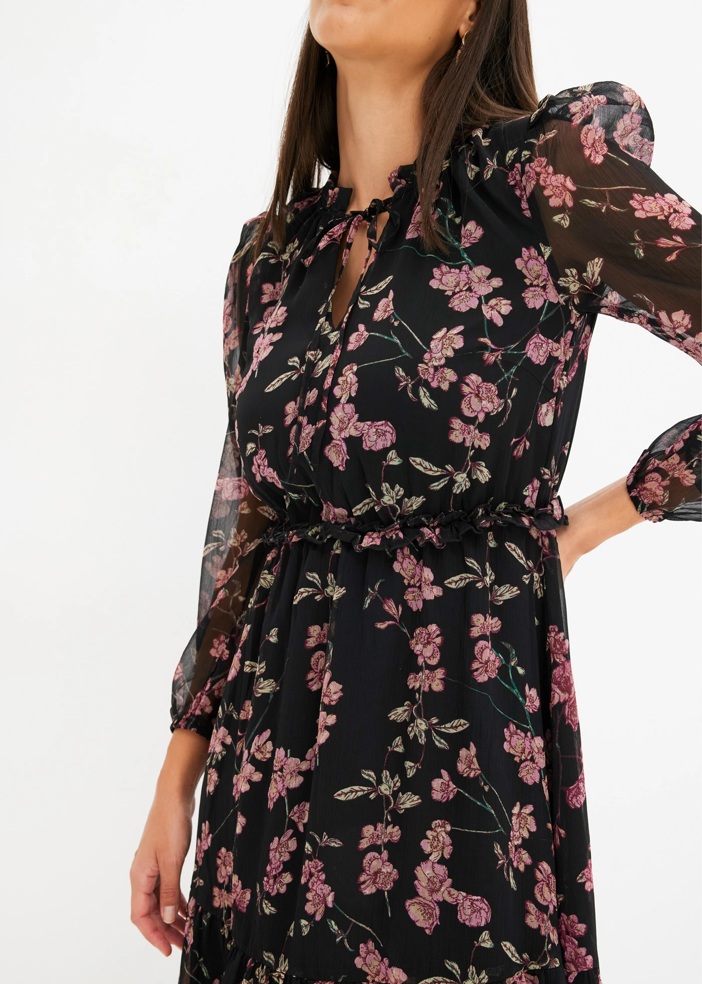 Sifon ruha • fekete virágos • bonprix áruház