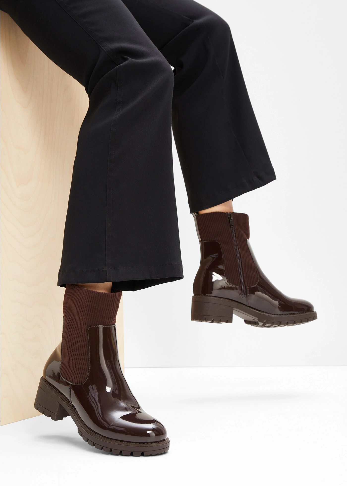 Boots met inzet van corduroy • donkerbruin • bonprix online shop