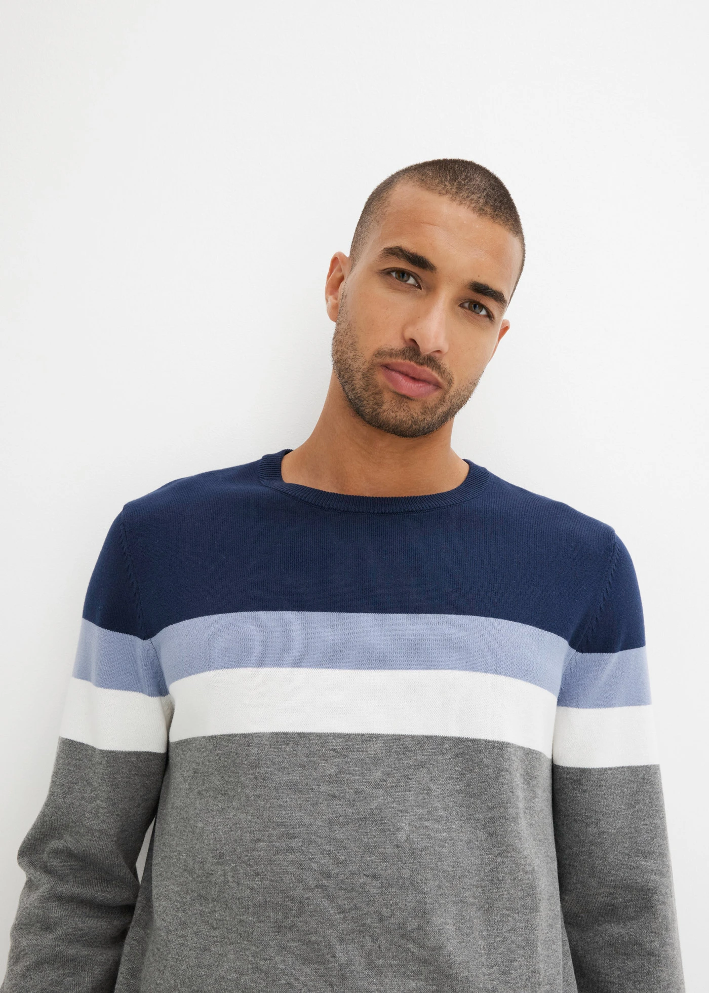 Jemně pletený svetr s Colorblocking s bavlnou • tmavě modrá -šedý melír s proužky • bonprix obchod