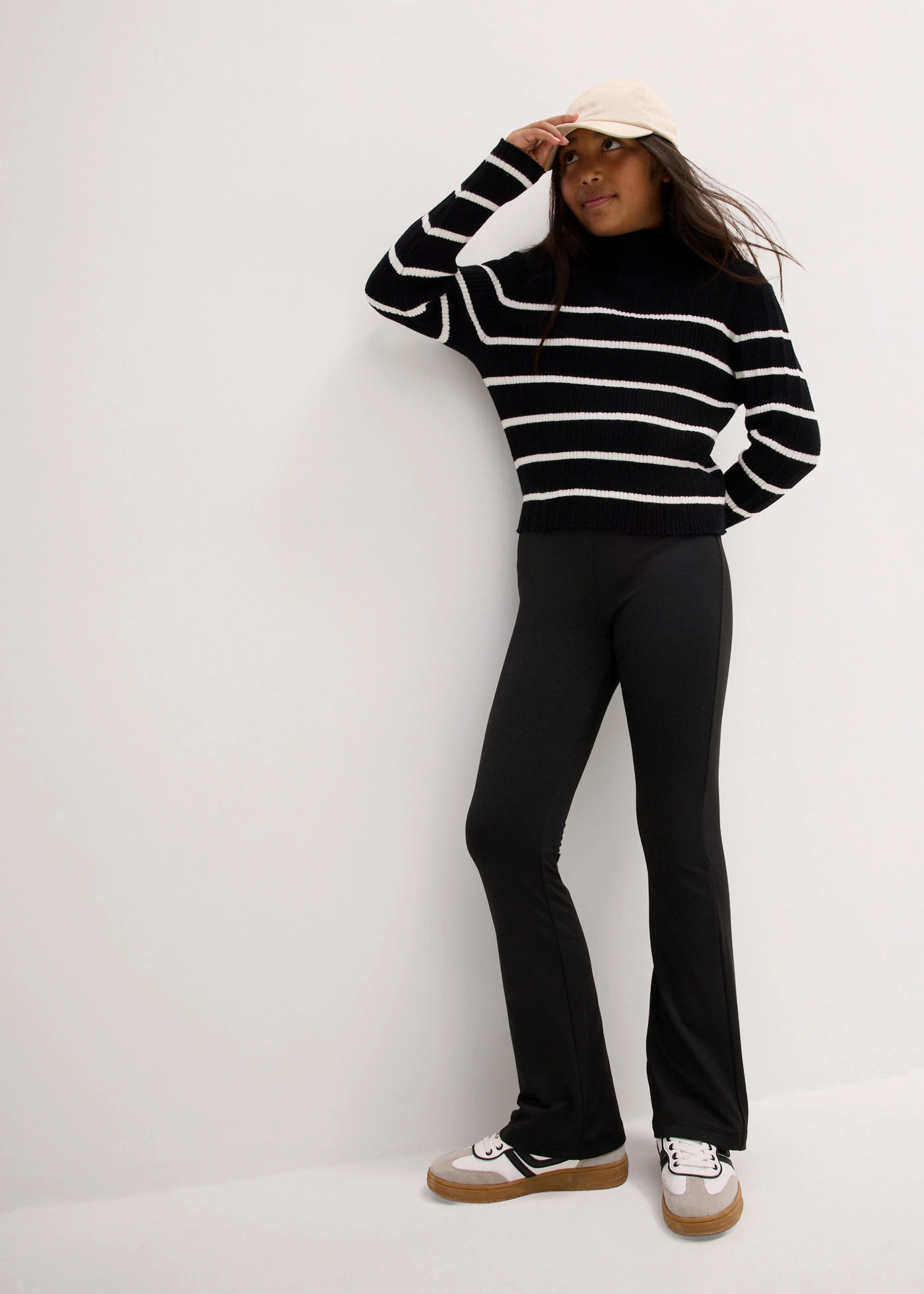 Rozšiřující se žerzejové kalhoty s počesanou vnitřní stranou • černá • bonprix obchod