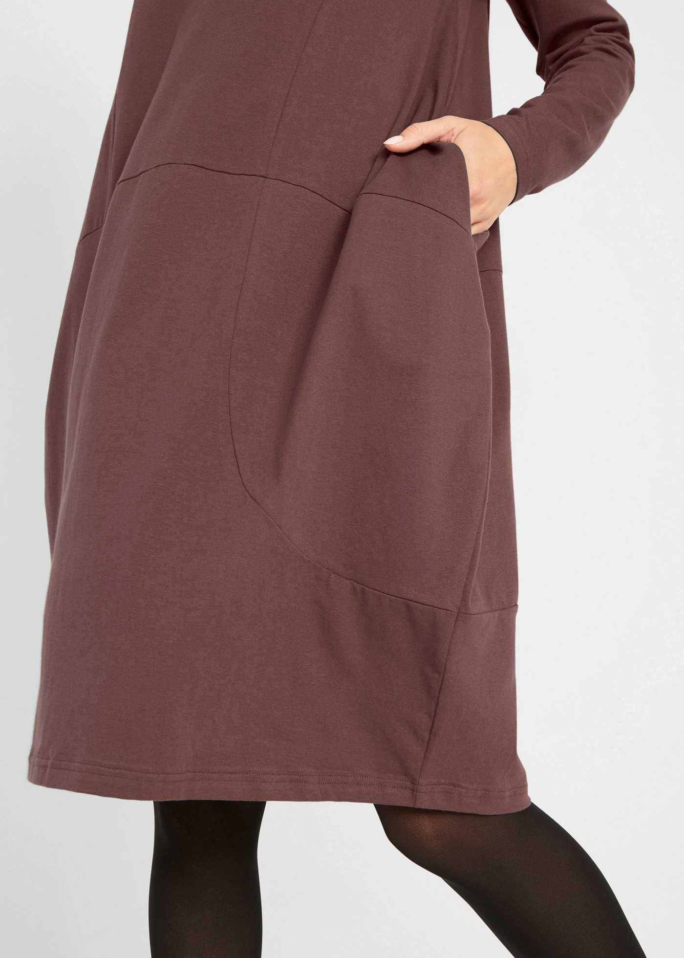 Robe en jersey, coupe ovoïde • brun terre • Boutique bonprix