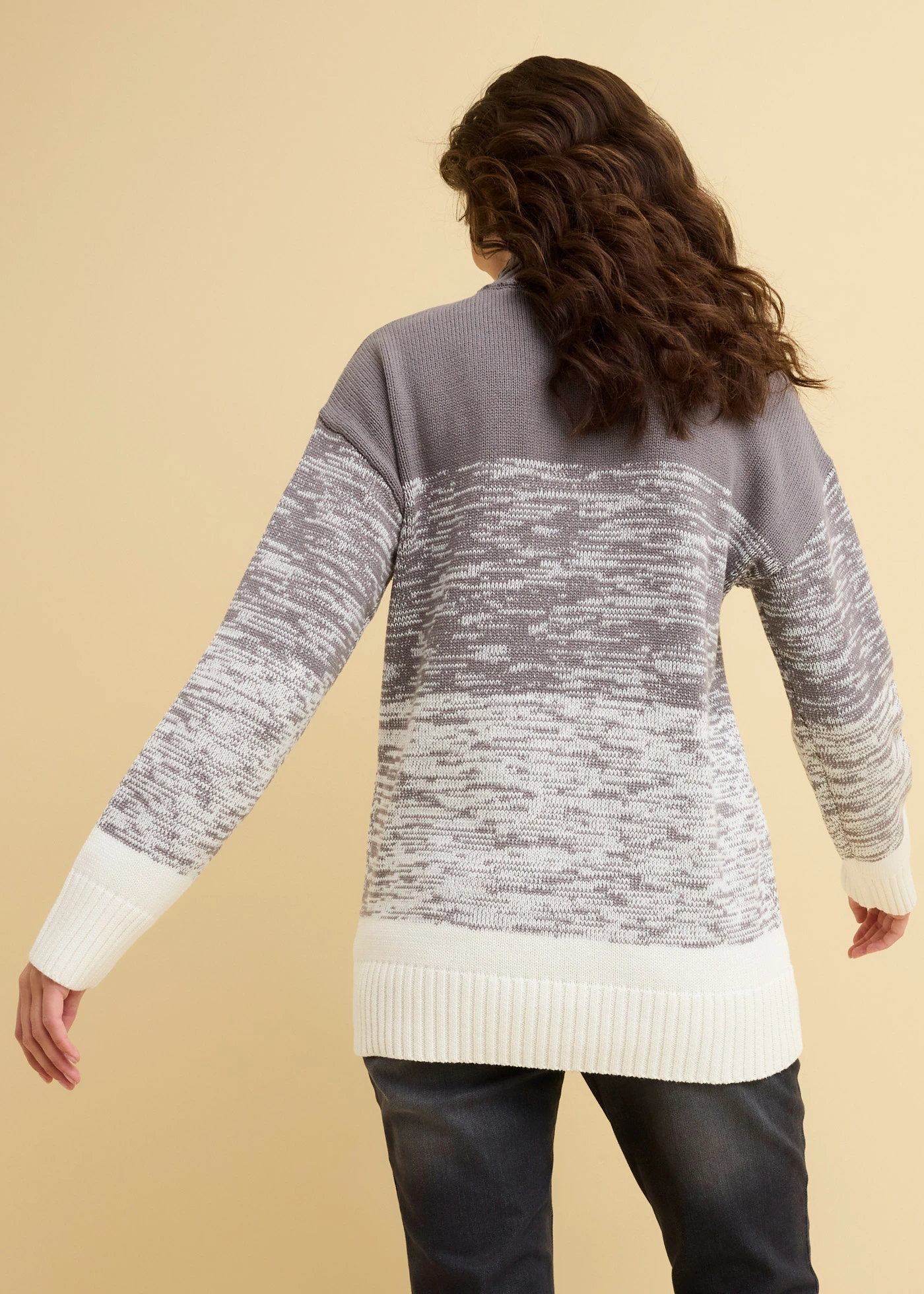 Pull camionneur à effet ombré • gris fumée-blanc cassé chiné • Boutique bonprix