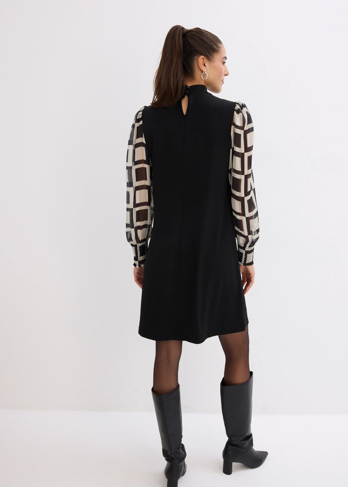 Sukienka • czarno-kremowy w graficzny wzór • sklep bonprix