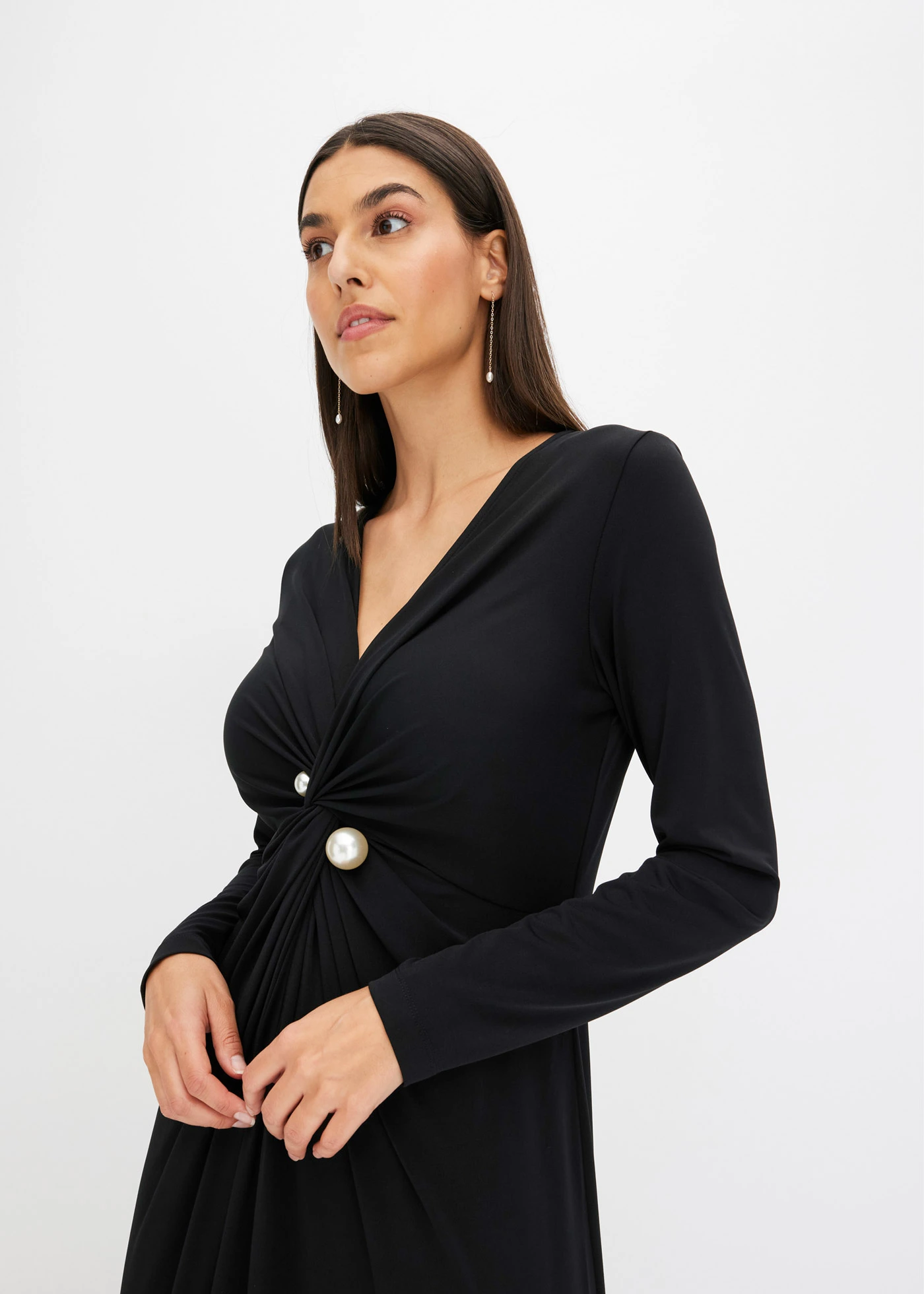 Maxi jurk met knoop en broche • zwart • bonprix online shop