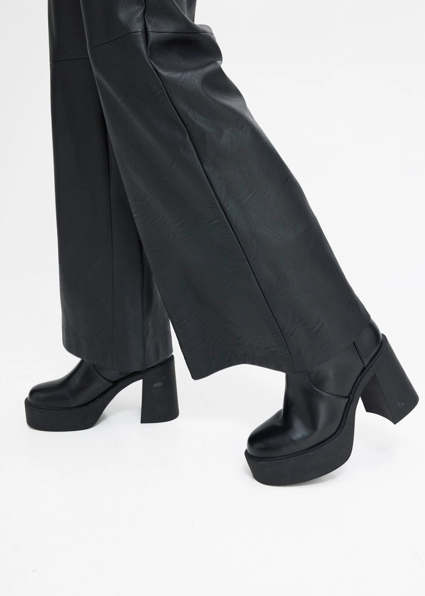 Imitatieleren broek • zwart • bonprix online shop