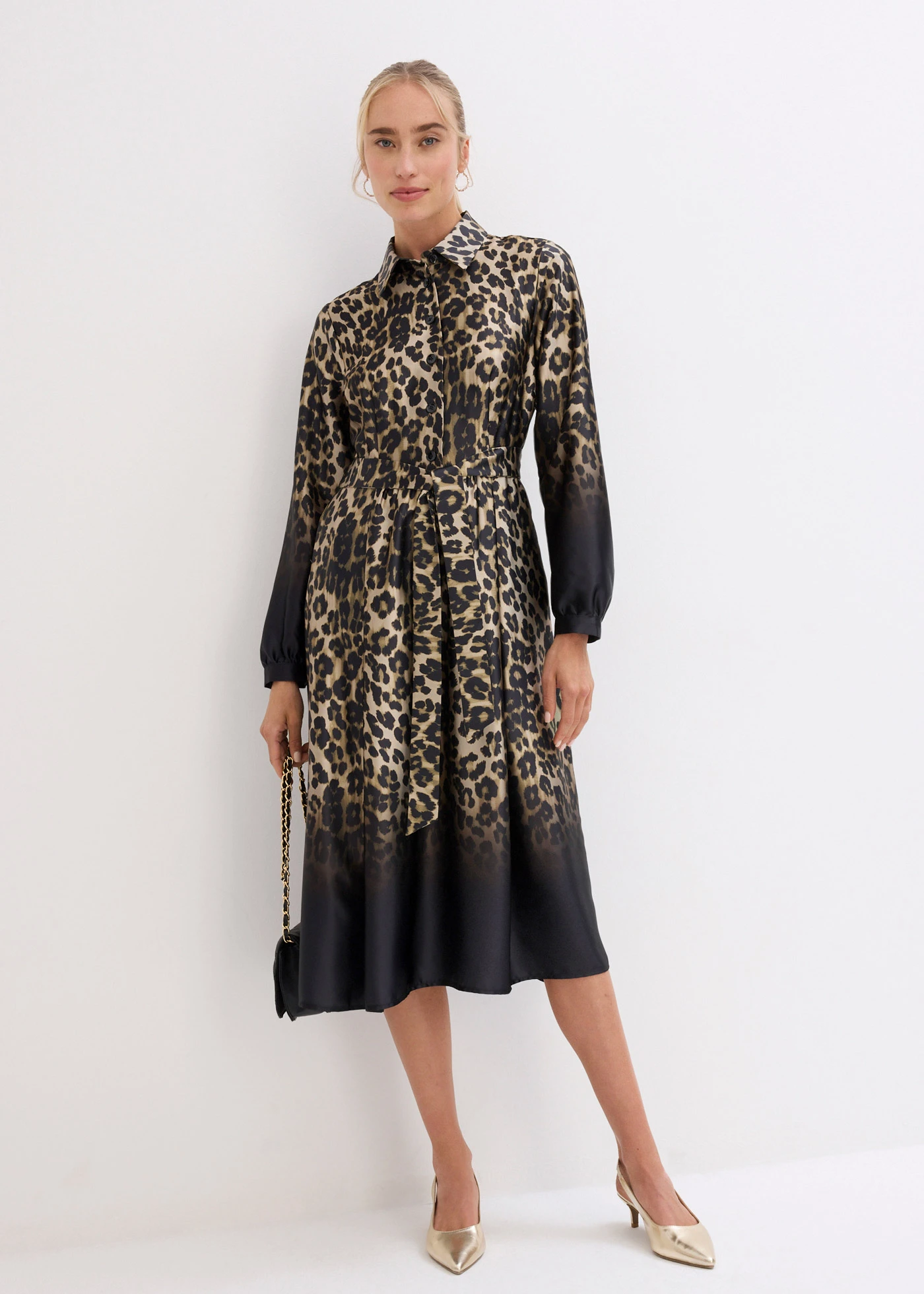 Robe-chemise en satin • noir-sable imprimé léopard • Boutique bonprix