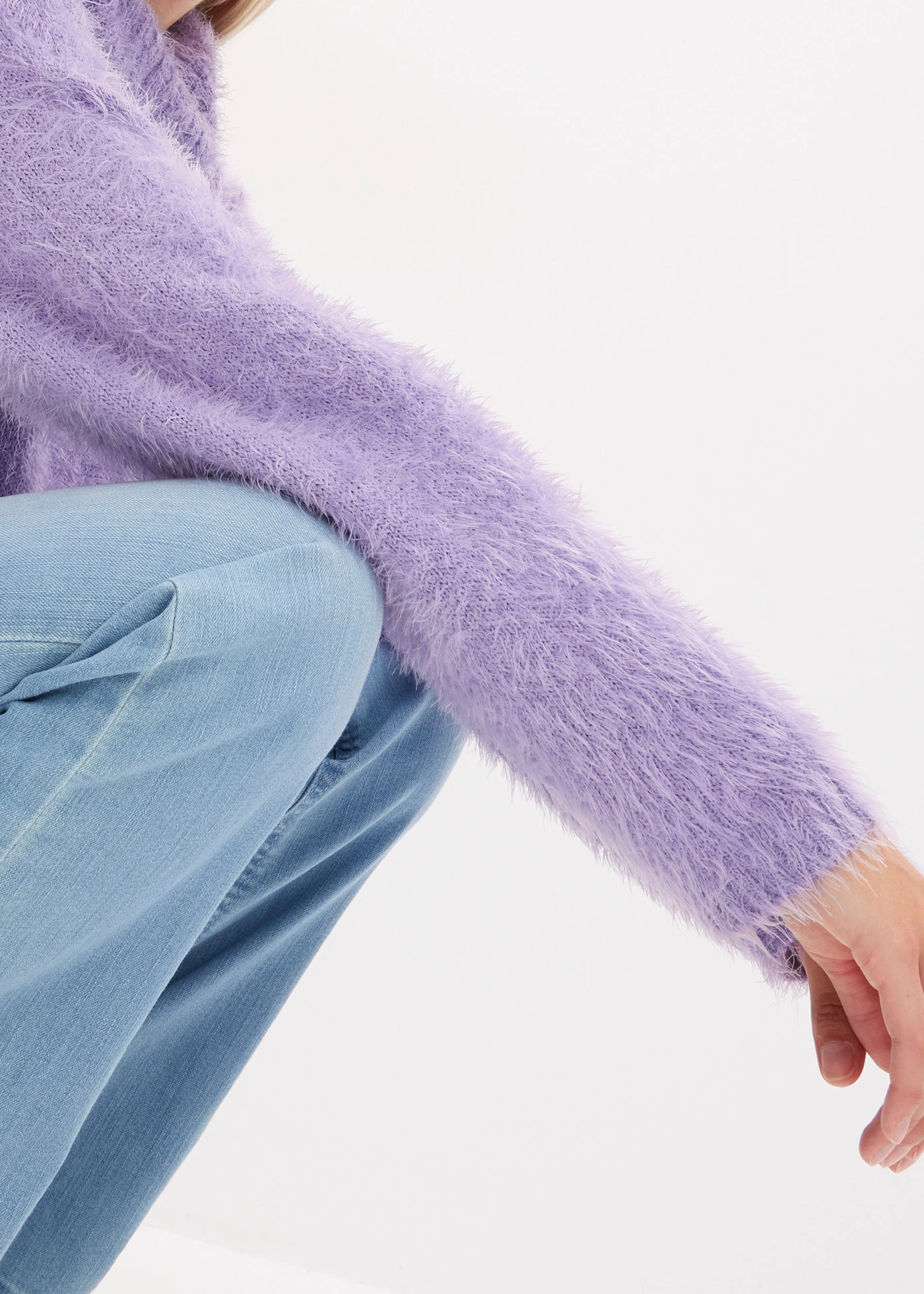 Rolákový svetr z měkké peříčkové příze • jemně fialová • bonprix obchod