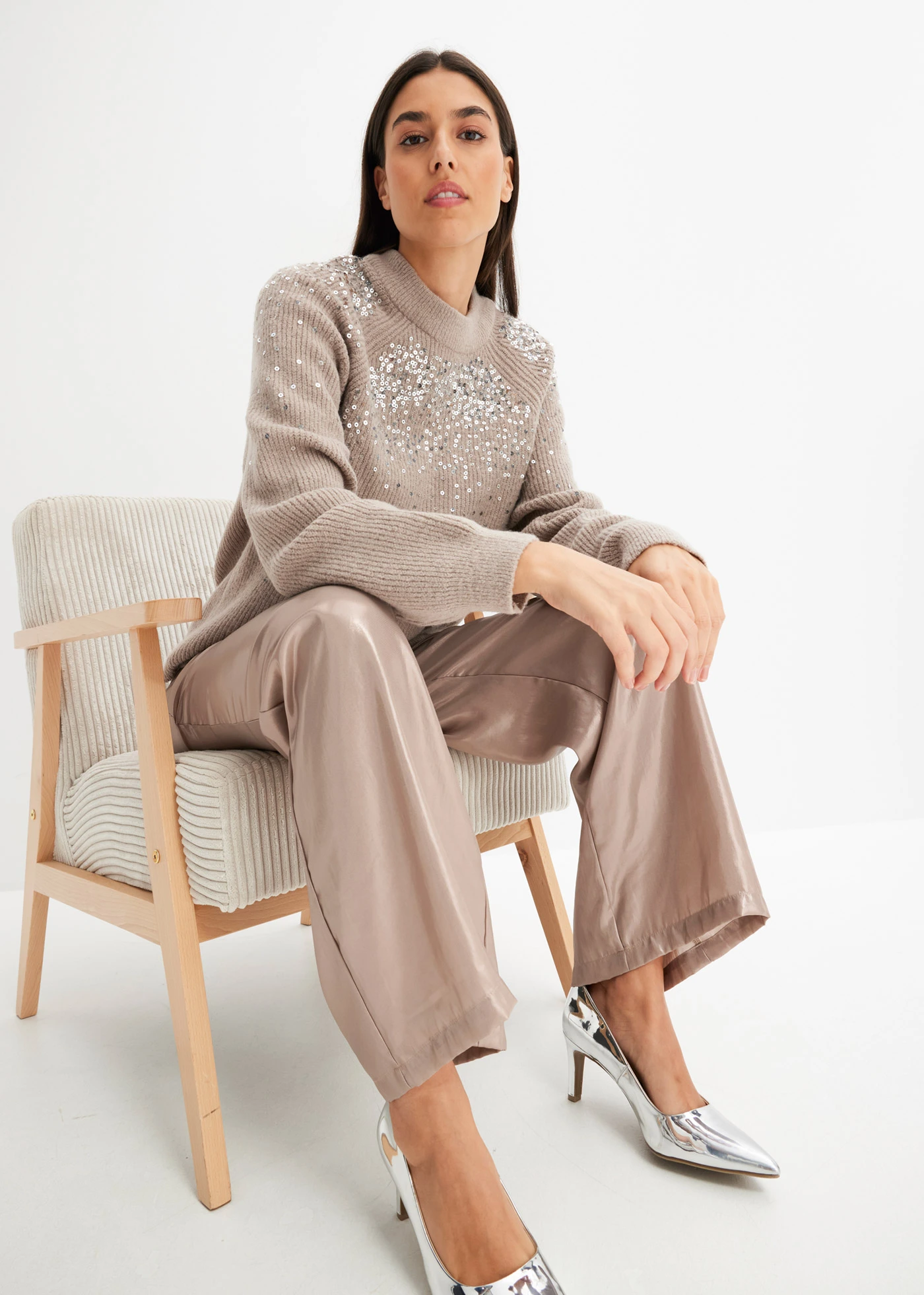 Svetr s pajetkami • béžovošedo-stříbrná • bonprix obchod