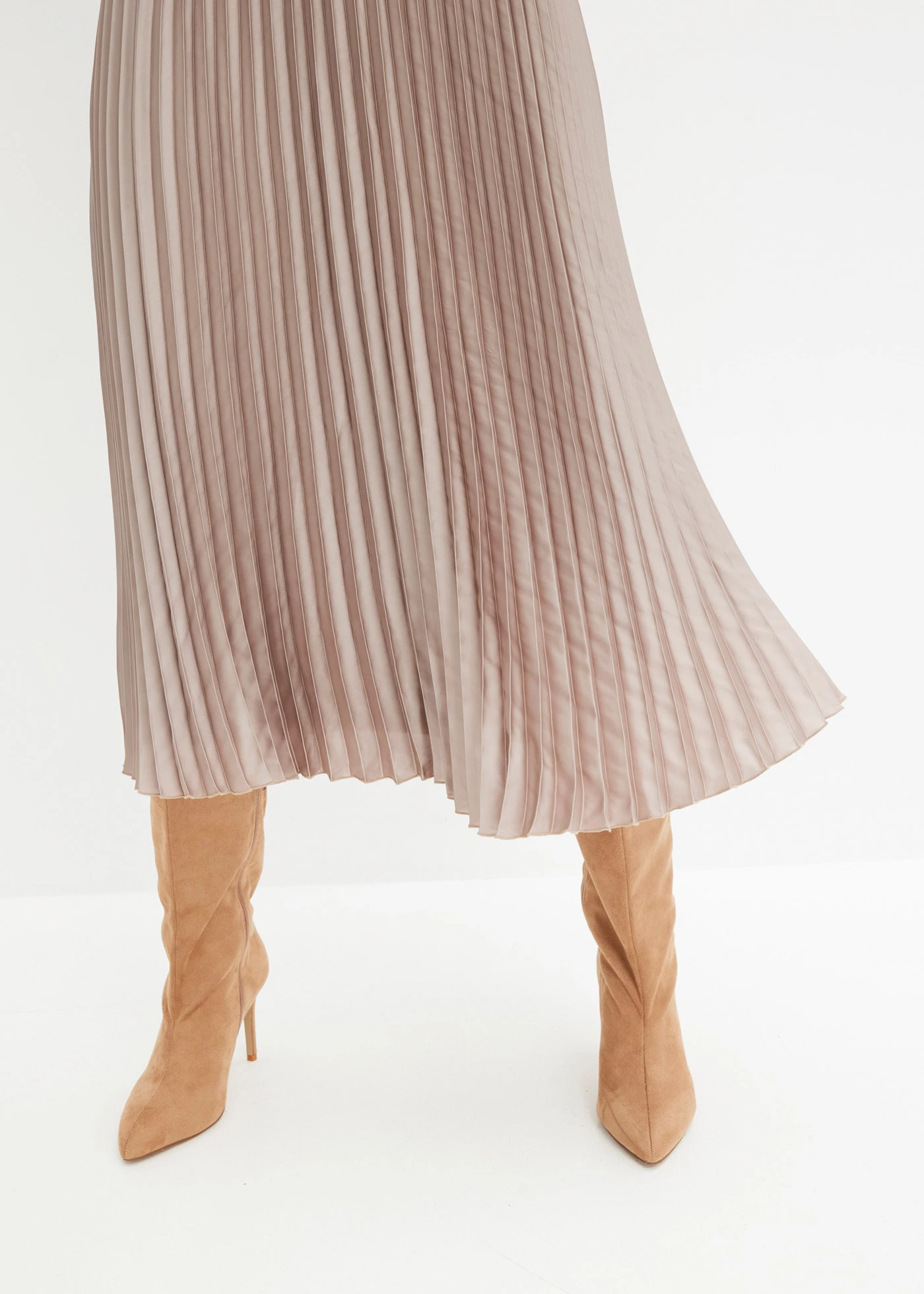 Jupe plissée en satin fin • gris pierre • Boutique bonprix