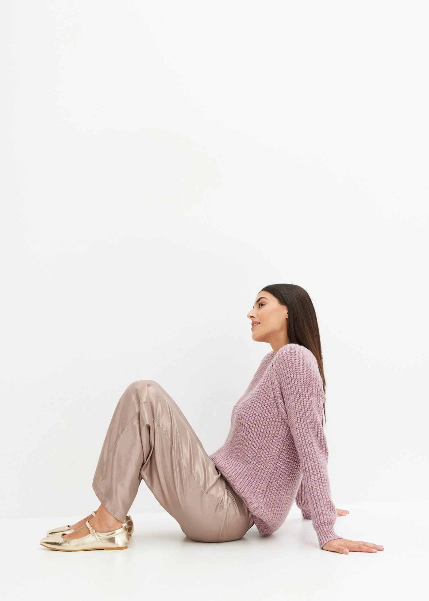 Svetr z hrubé pleteniny se třpytivou přízí • popelavě růžová • bonprix obchod