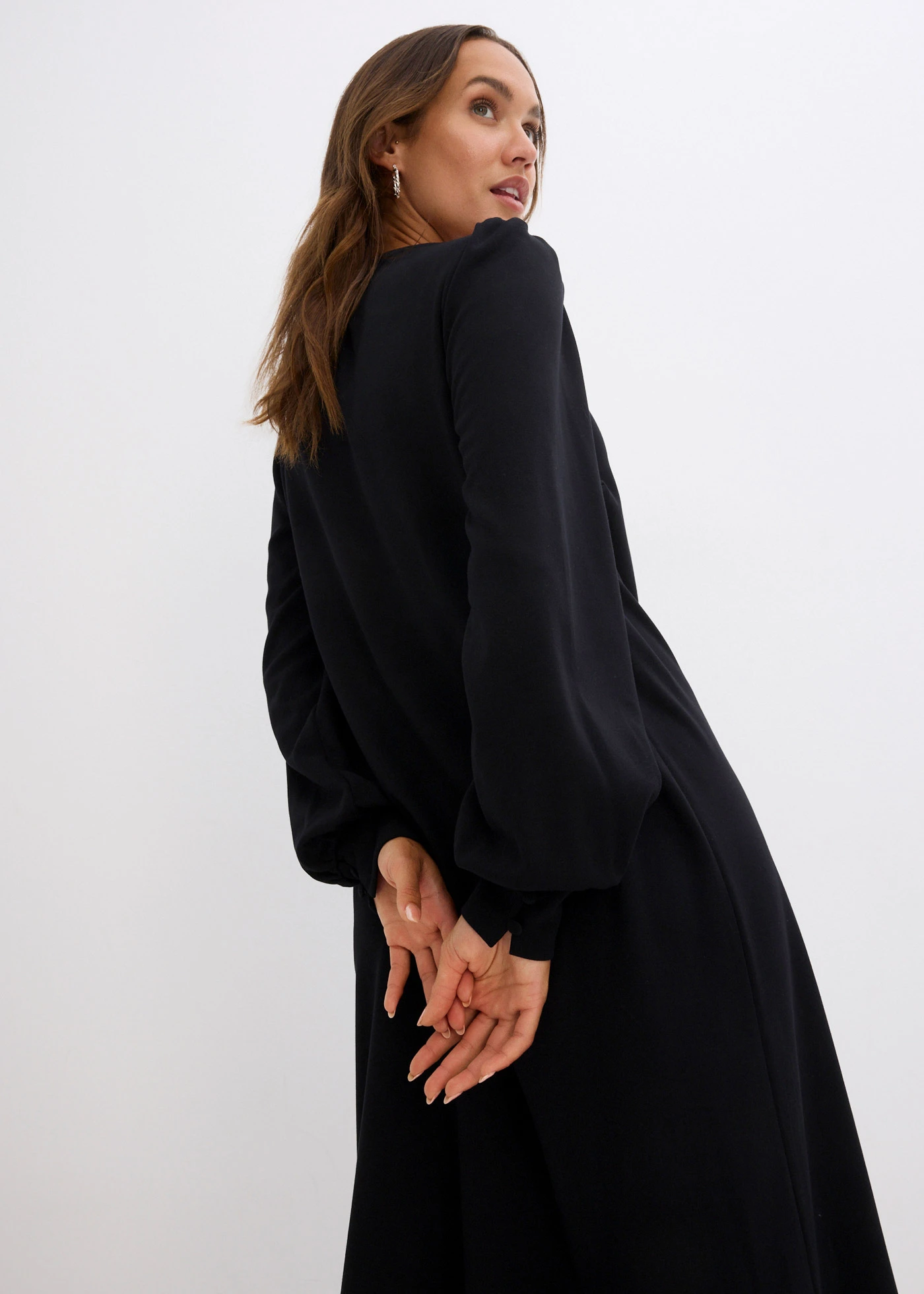 Žerzejové šaty z materiálu Punto di Roma • černá • bonprix obchod