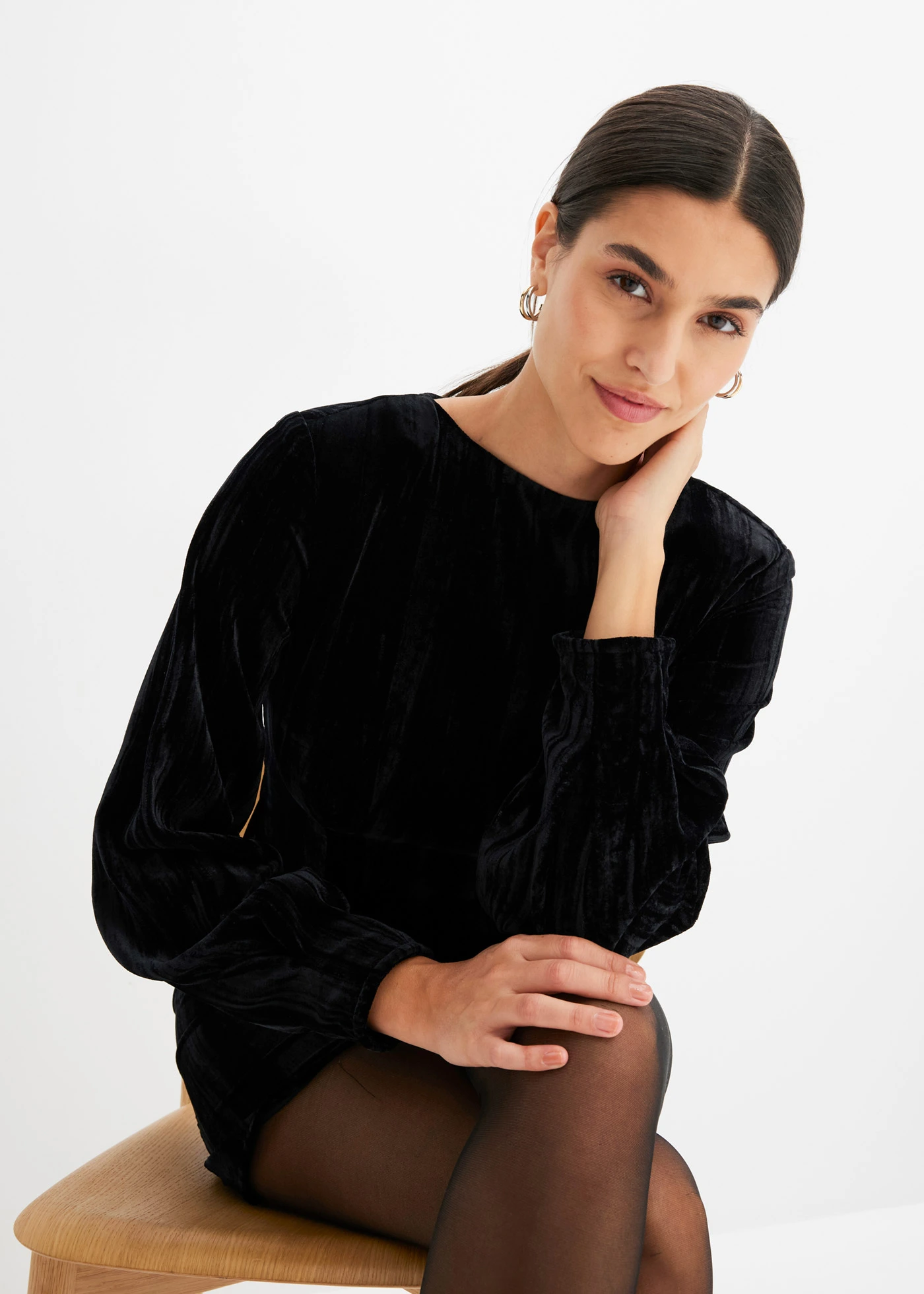 Mini šaty ze sametu • černá • bonprix obchod