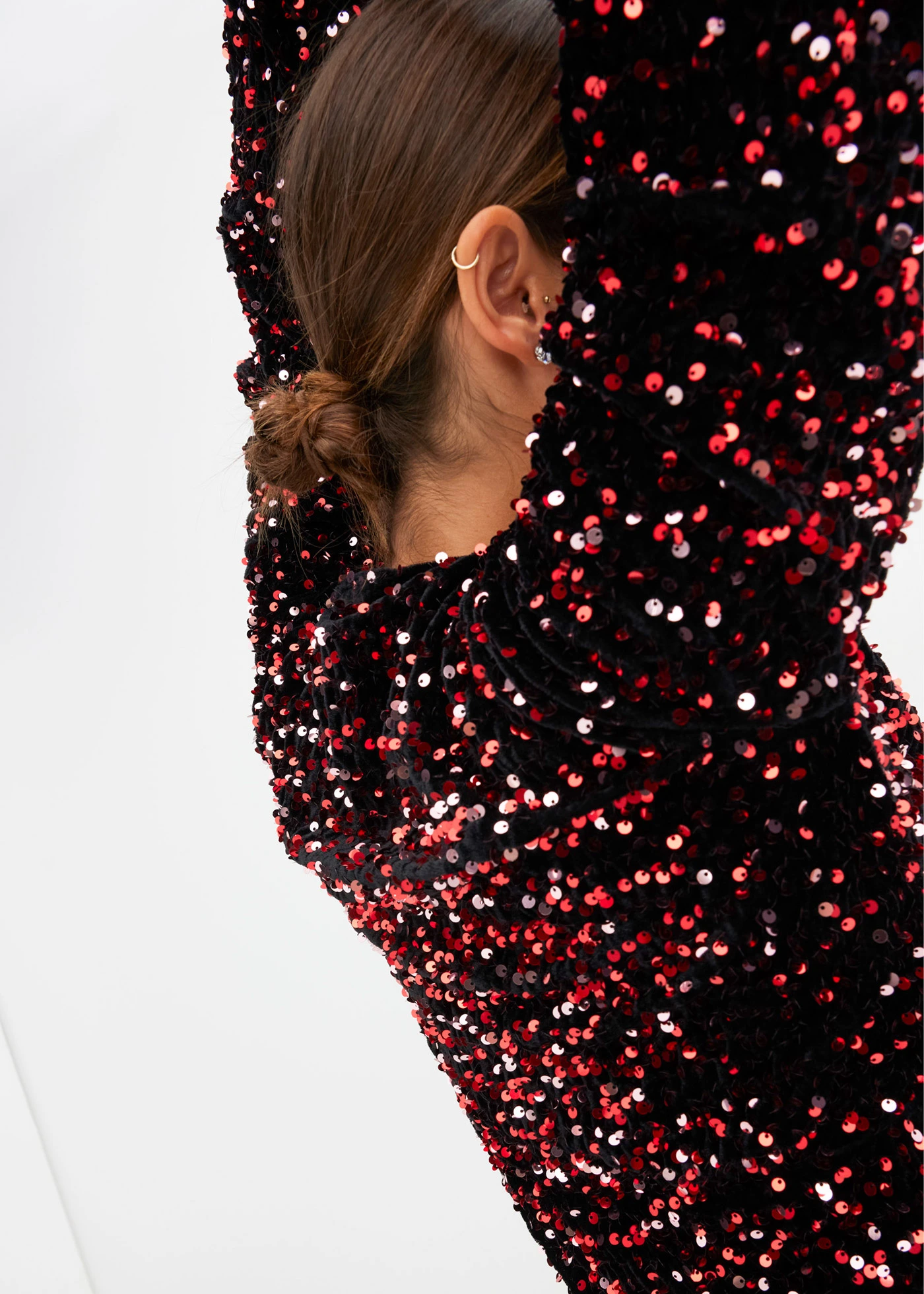 Šaty s pajetkami • černo-červeno-pink • bonprix obchod