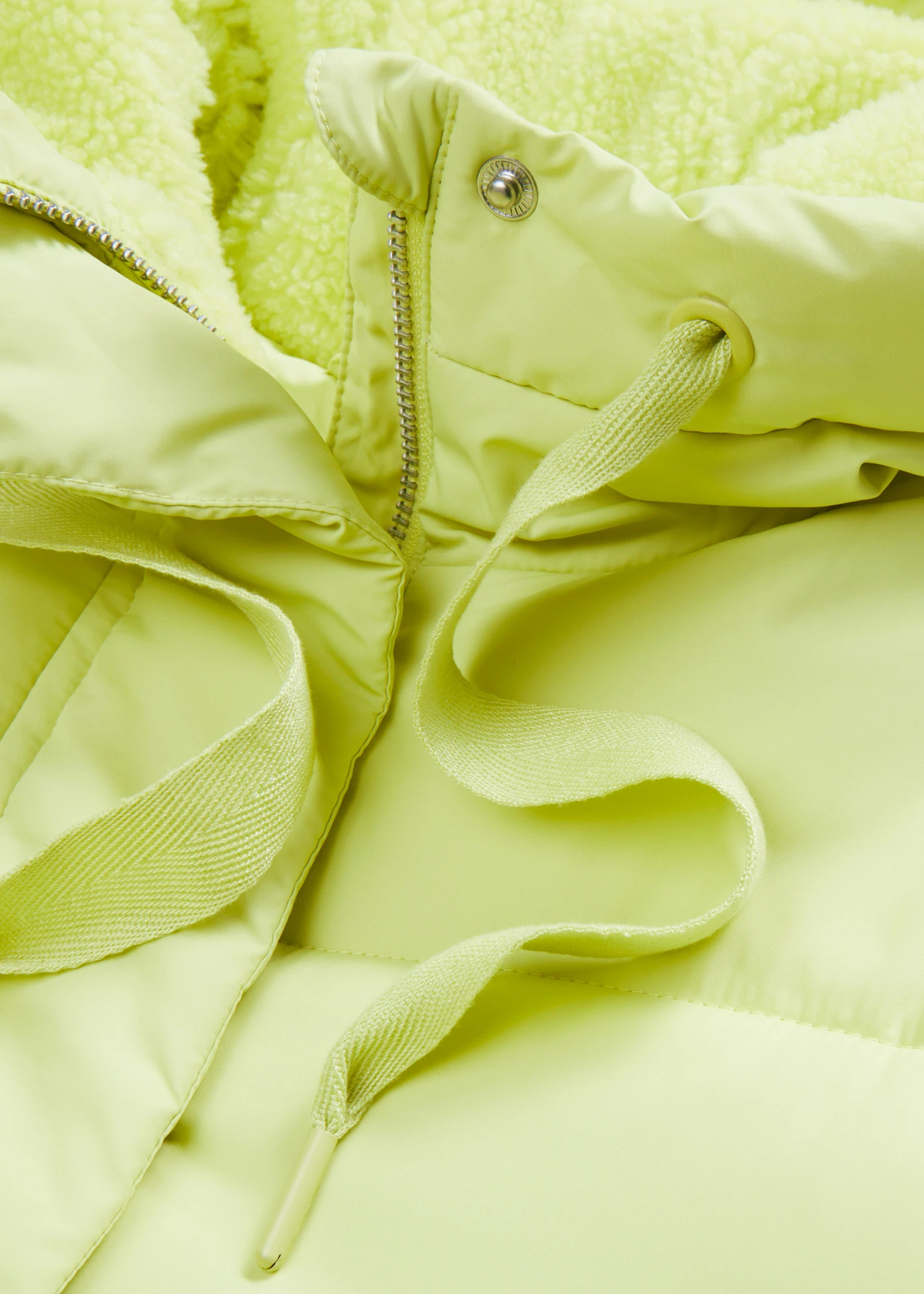 Prošívaný kabát s plyšovou podšívkou v kapuci • mátově zelená • bonprix obchod