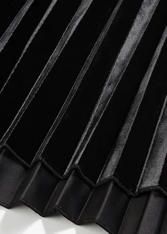 Plisovaná sukně z jemného sametu • černá • bonprix obchod