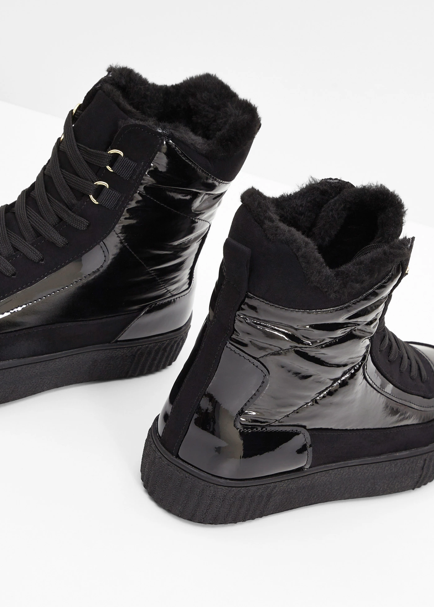 Boots fourrées à lacets • noir • Boutique bonprix