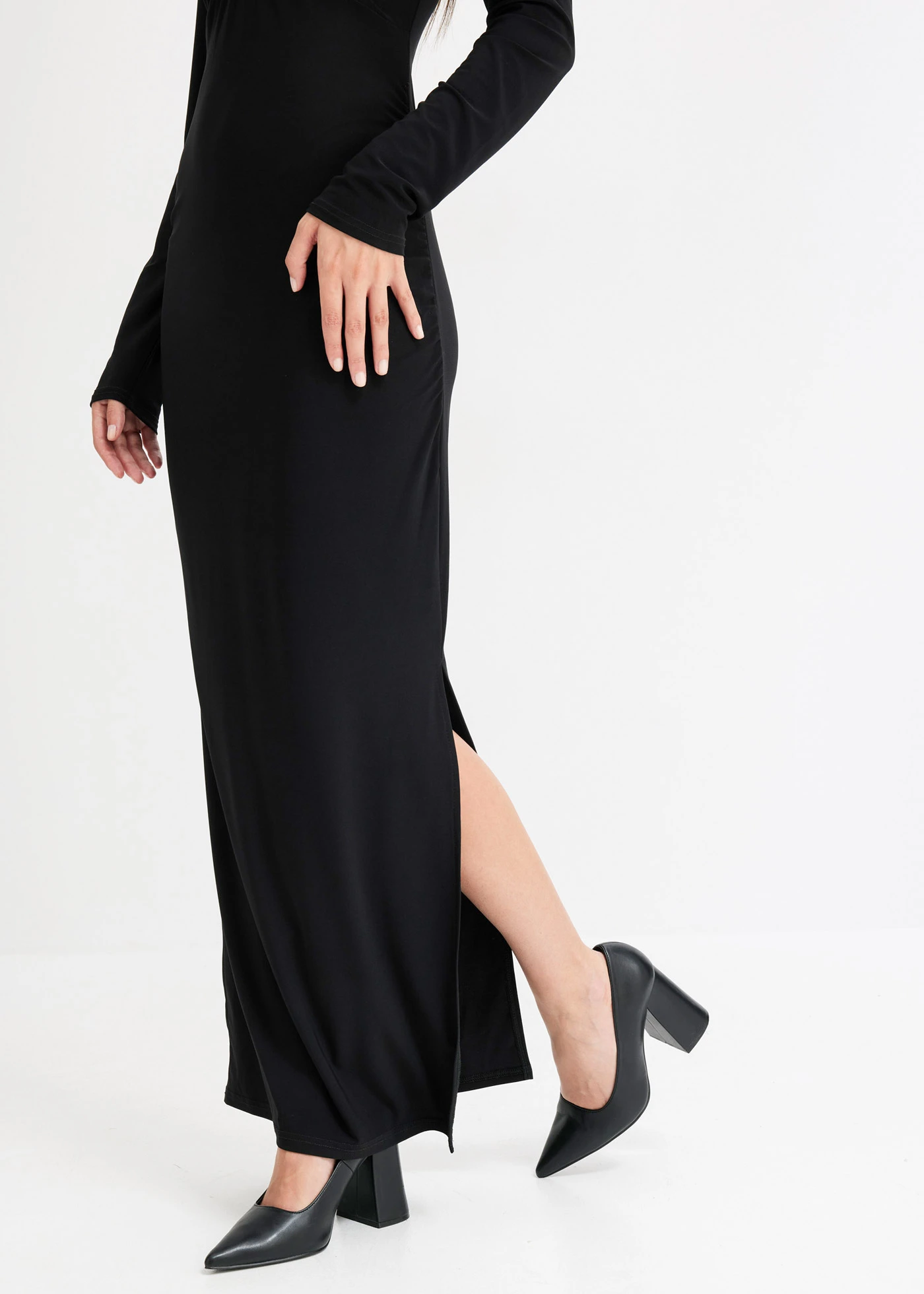 Maxi jurk met cut-outs en plooitjes • zwart • bonprix online shop