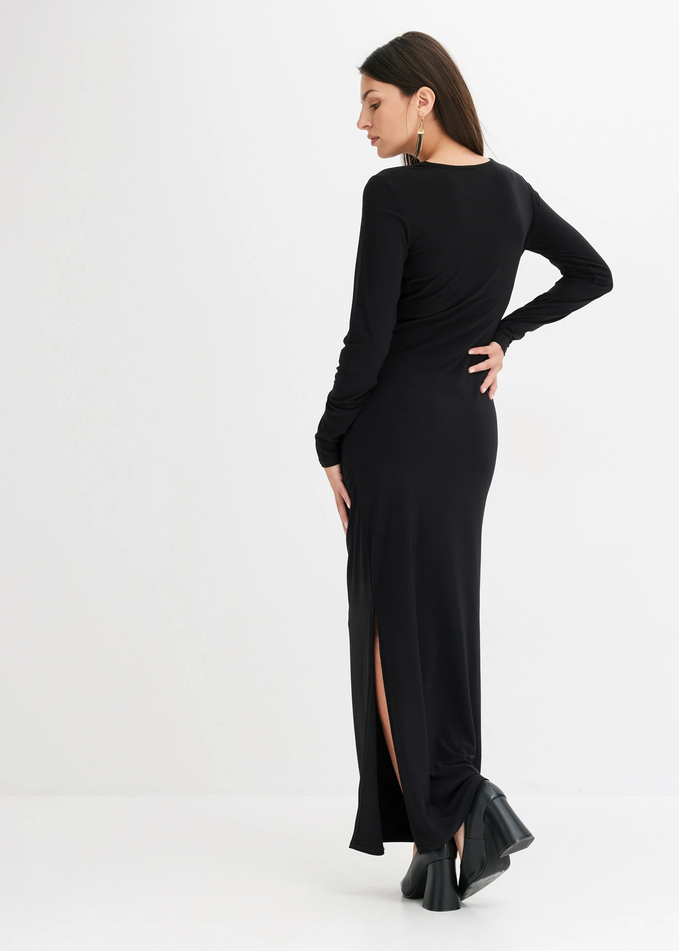 Maxi jurk met cut-outs en plooitjes • zwart • bonprix online shop