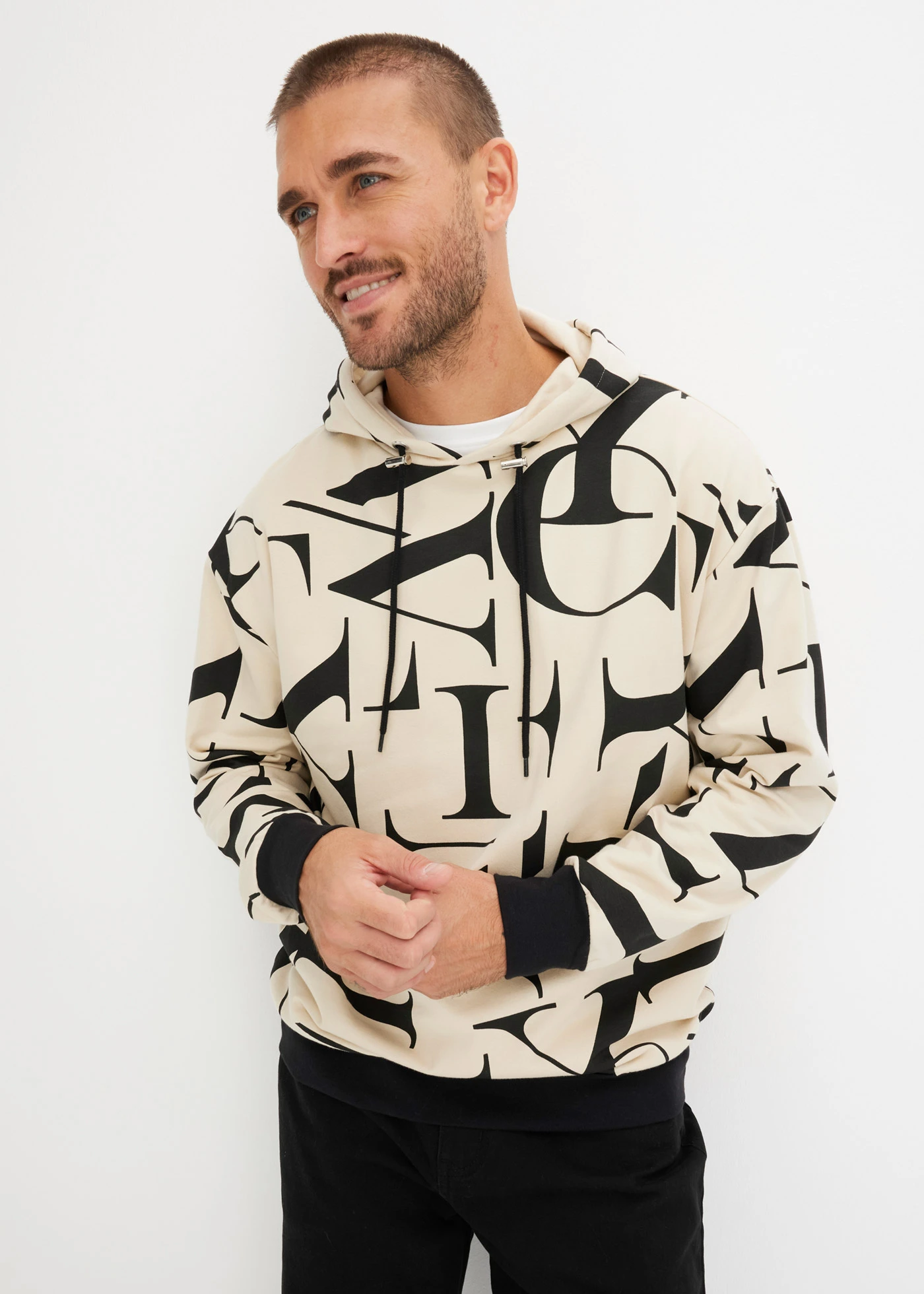 Sweat à capuche 100% coton, coupe loose • sable clair-noir • Boutique bonprix