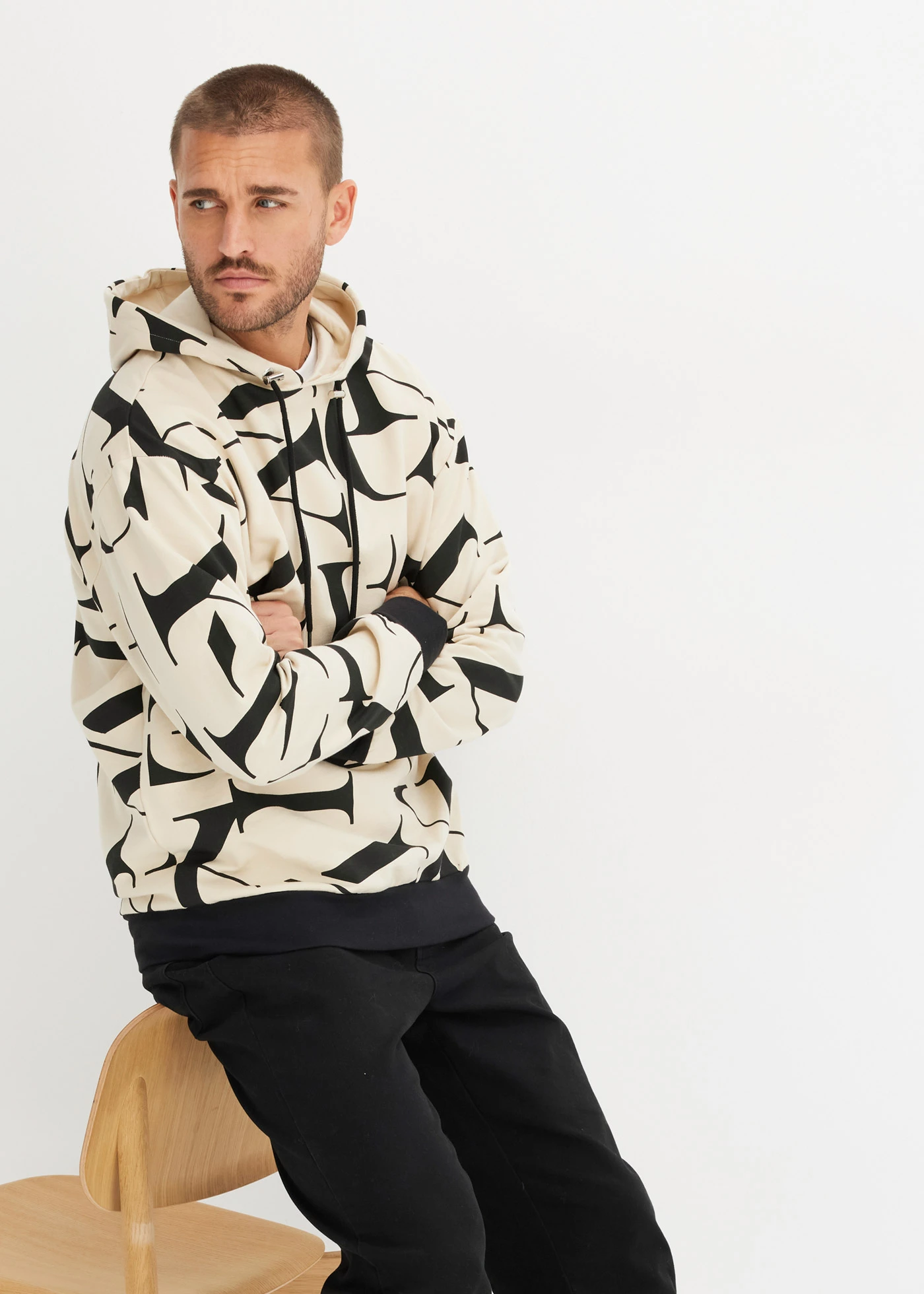 Sweat à capuche 100% coton, coupe loose • sable clair-noir • Boutique bonprix