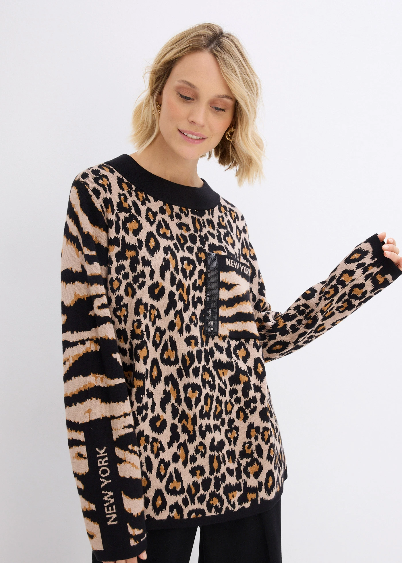 Sweter z cienkiej dzianiny ze wzorem w panterkę • w panterkę • sklep bonprix