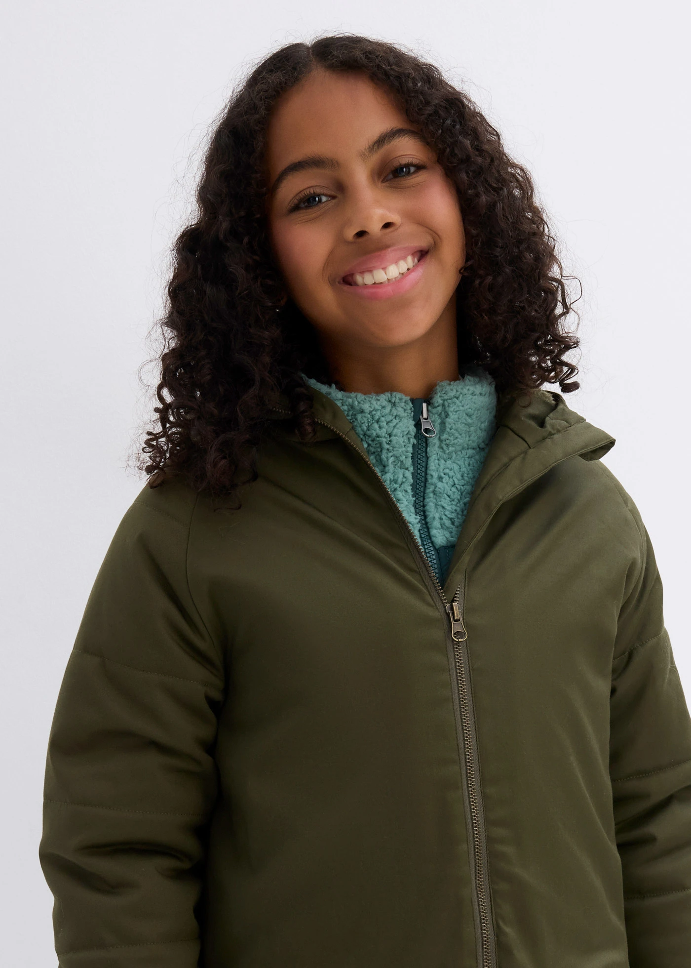 Parka d’hiver à capuche doublée peluche, déperlante • olive foncé • Boutique bonprix