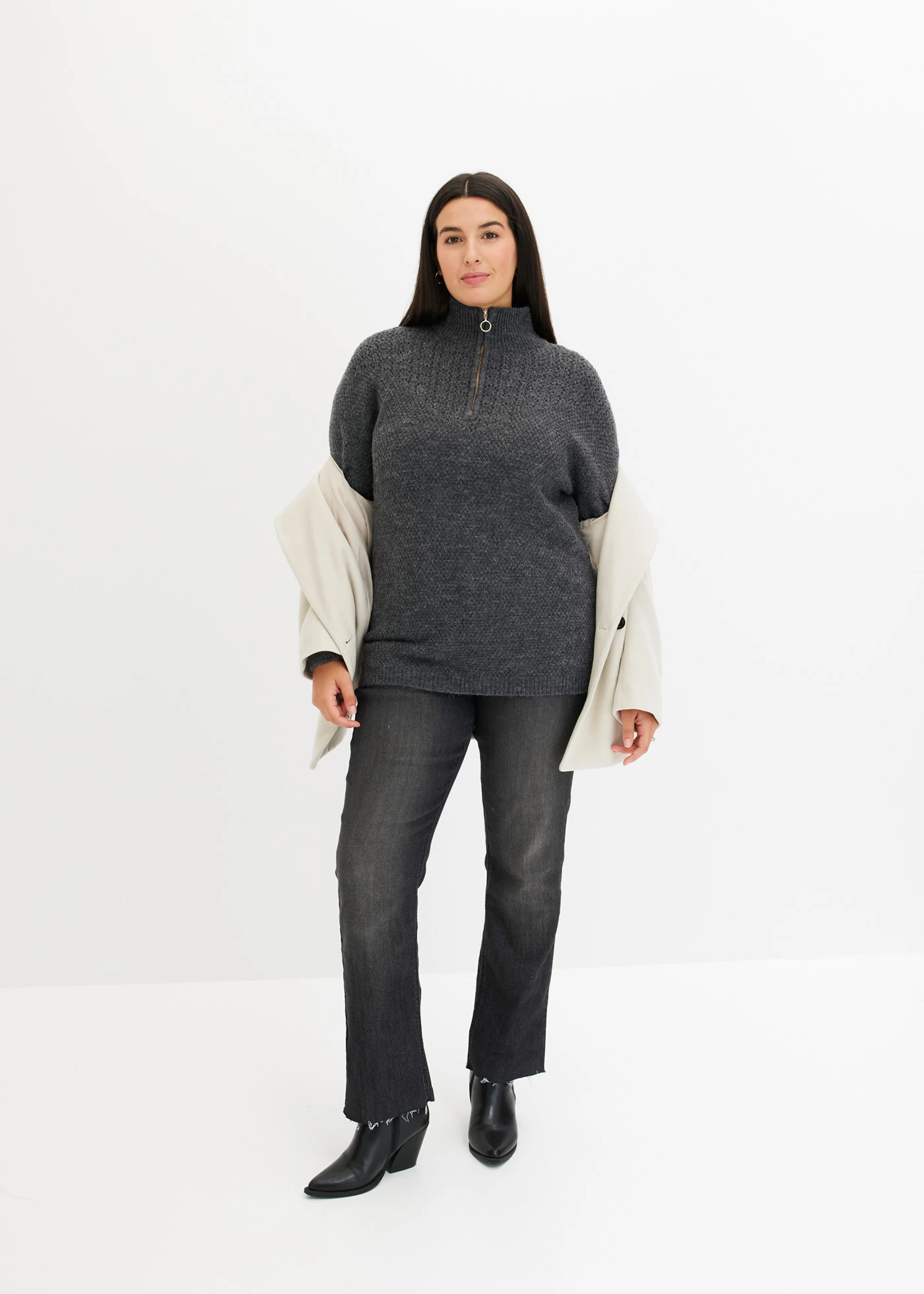Svetr s límečkem na zip a ažurovým vzorem • šedá plus size • bonprix obchod