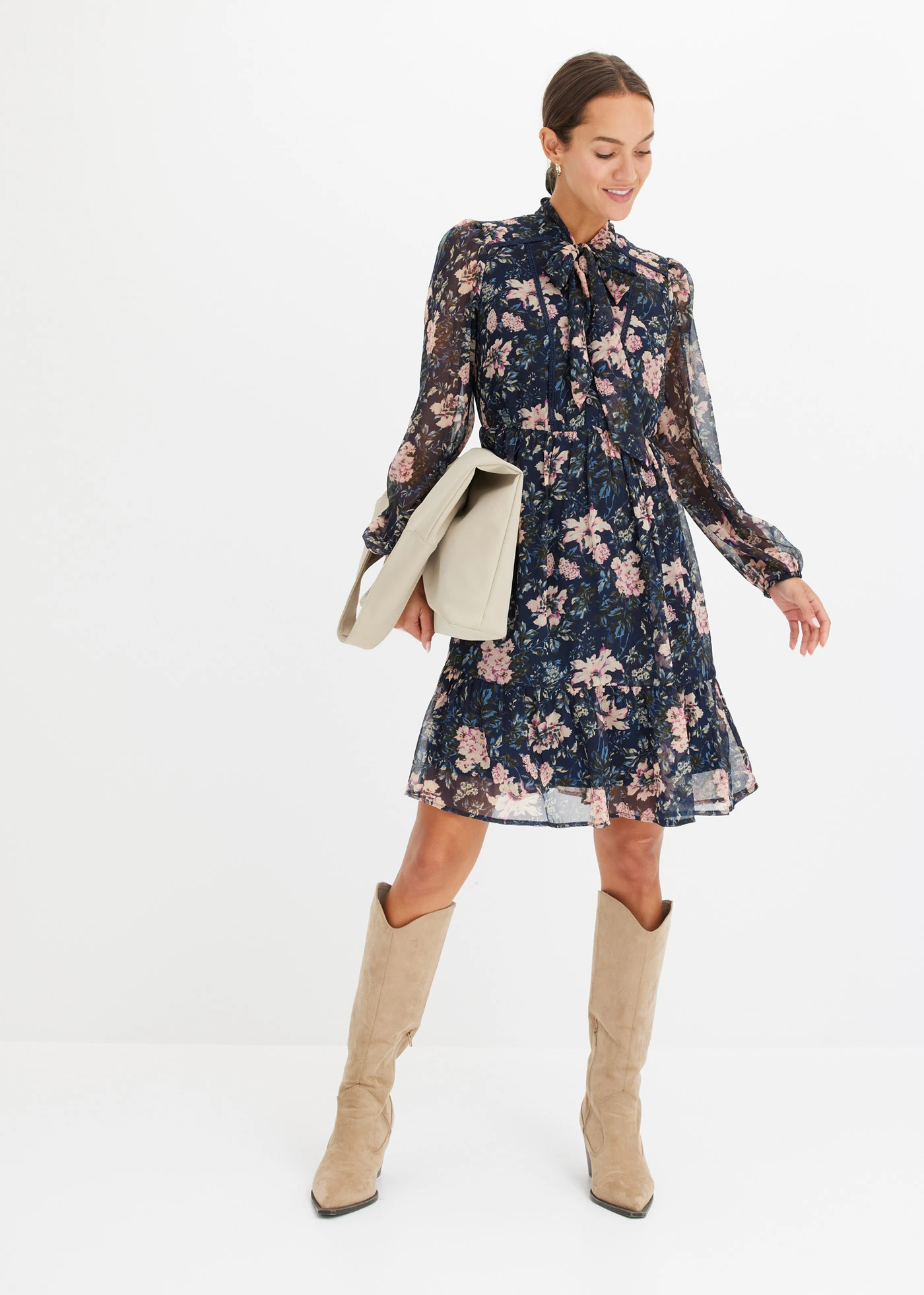 Robe en mousseline • bleu foncé floral • Boutique bonprix