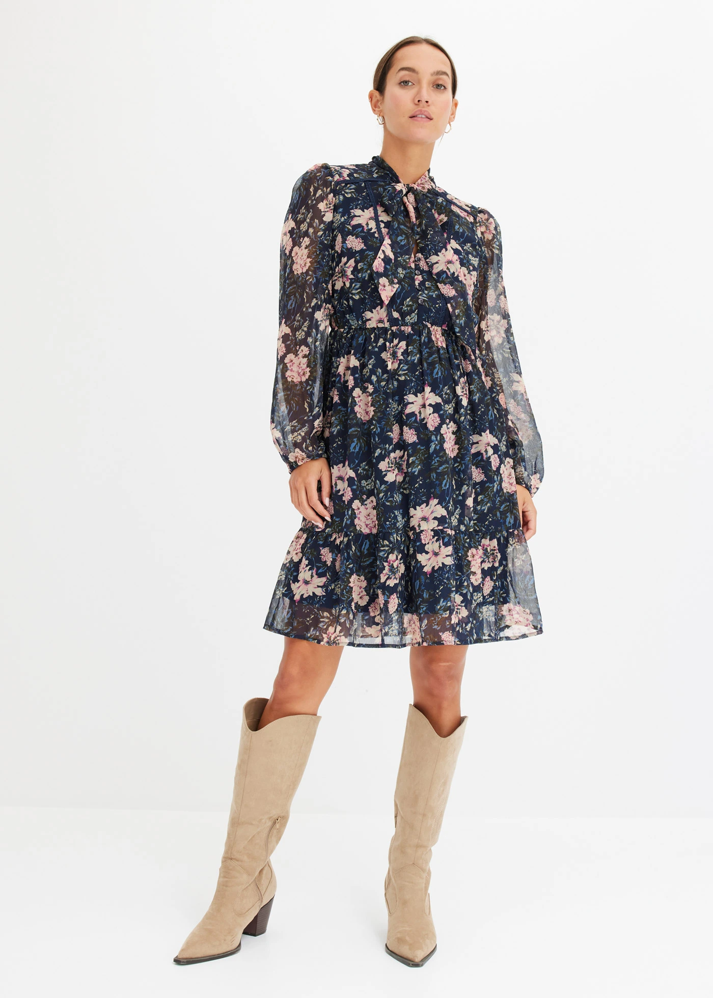 Gedessineerde jurk van chiffon • donkerblauw gebloemd • bonprix online shop