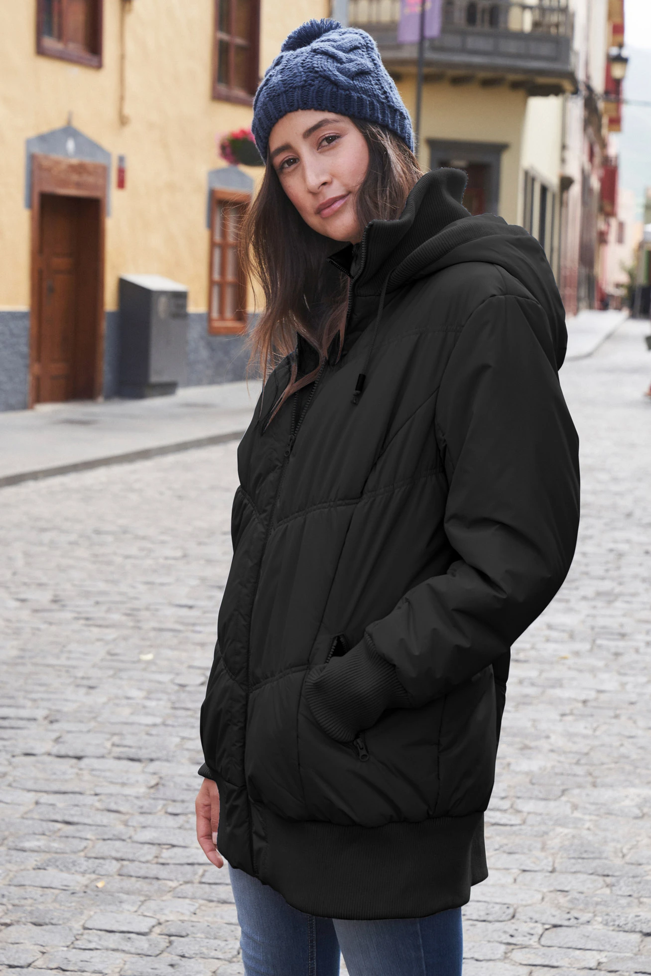 Prošívaná bunda s kapucí s širokým pohodlným dolním lemem • černá • bonprix obchod