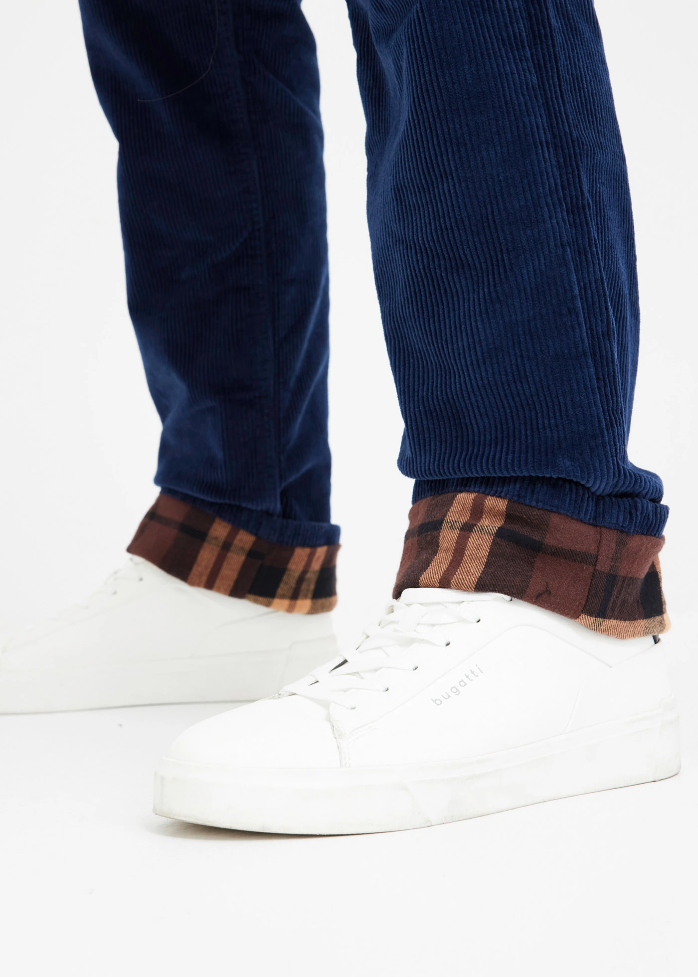 Pantalon droit loose en velours côtelé, doublure flanelle • bleu marine • Boutique bonprix