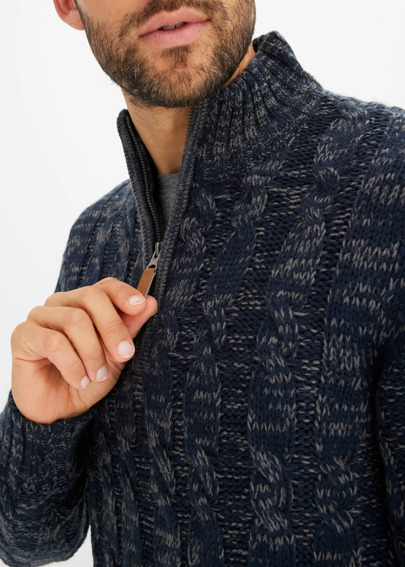 Pull camionneur chiné à torsades • bleu foncé / gris fumée chiné • Boutique bonprix