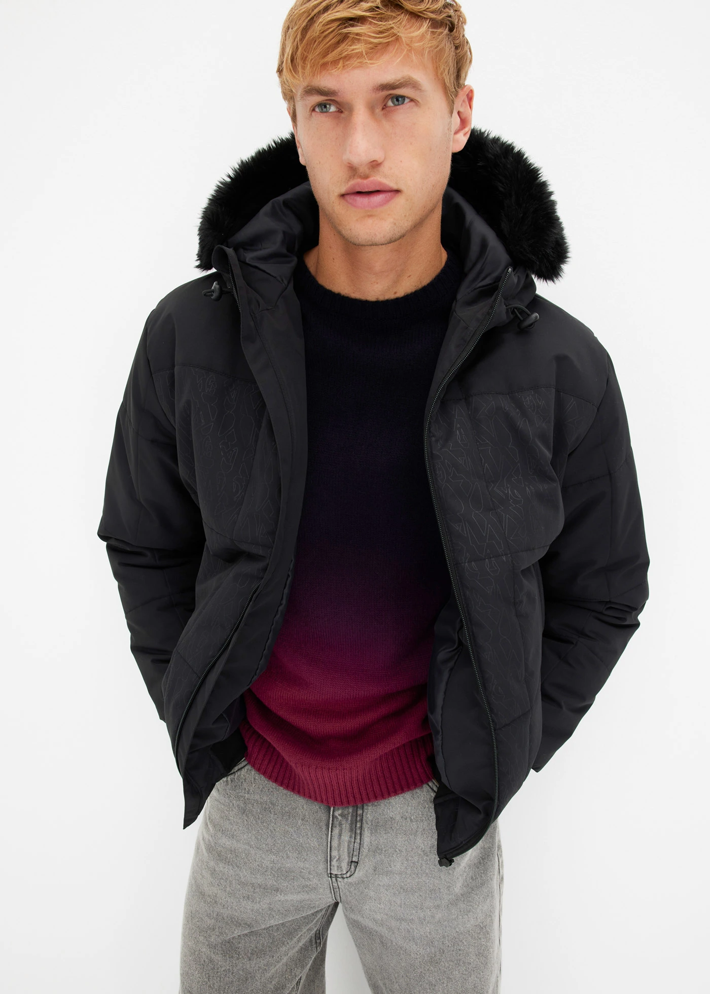 Sweter z cienkiej dzianiny w cieniowanym kolorze • ciemny liliowy - czerwony rododendron • sklep bonprix