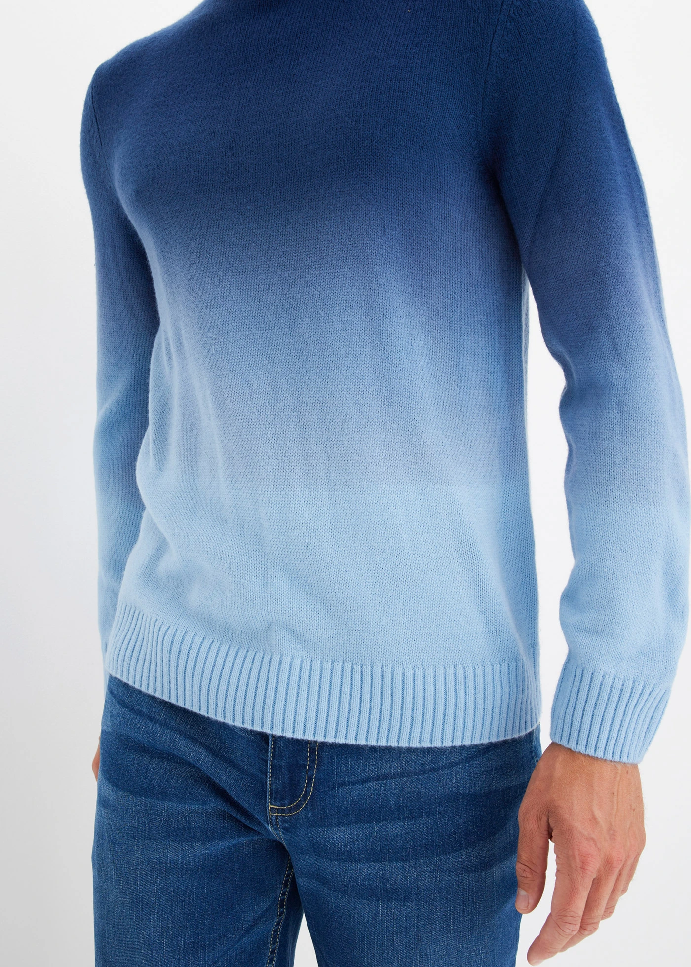 Pull en fine maille, effet dégradé • indigo-bleu poudré • Boutique bonprix