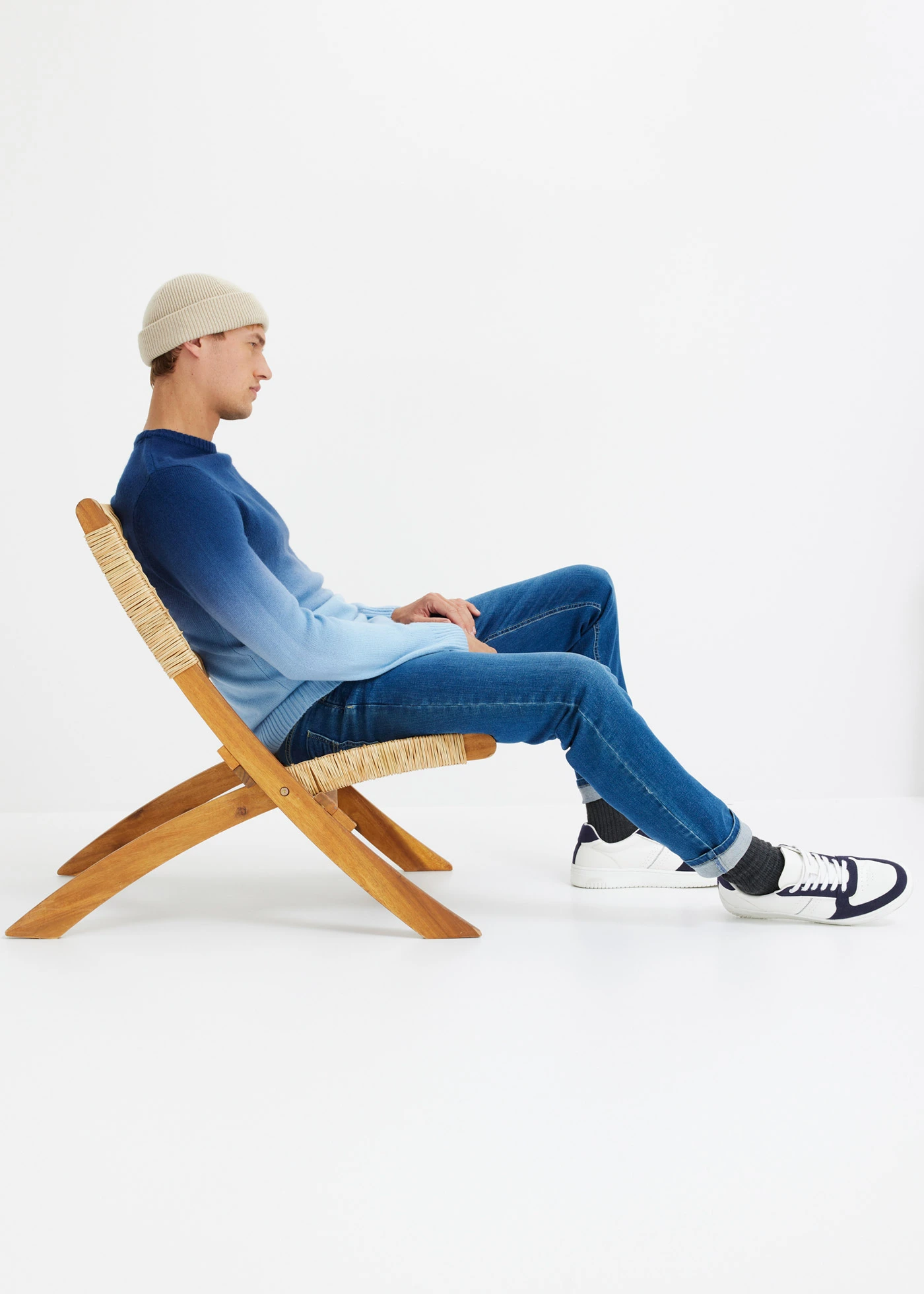 Sweter z cienkiej dzianiny w cieniowanym kolorze • indygo - niebieski pudrowy • sklep bonprix