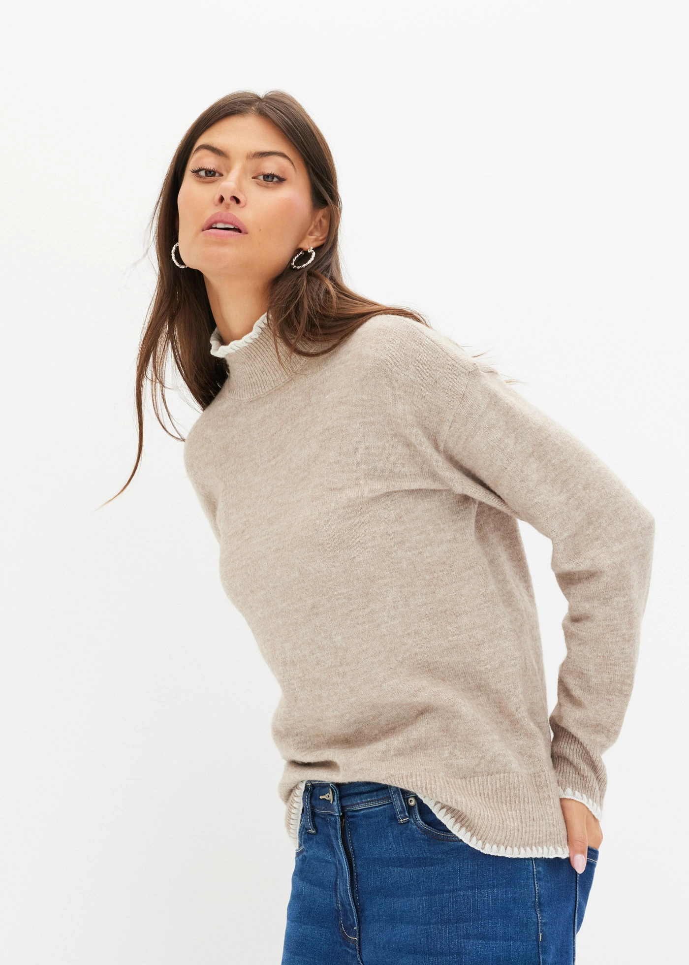 Pull à col montant • sable/blanc • Boutique bonprix