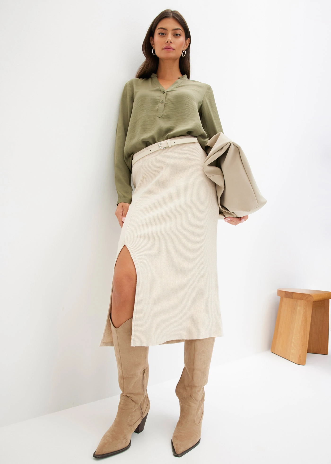 Satijnen blouse • olijfgroen • bonprix online shop