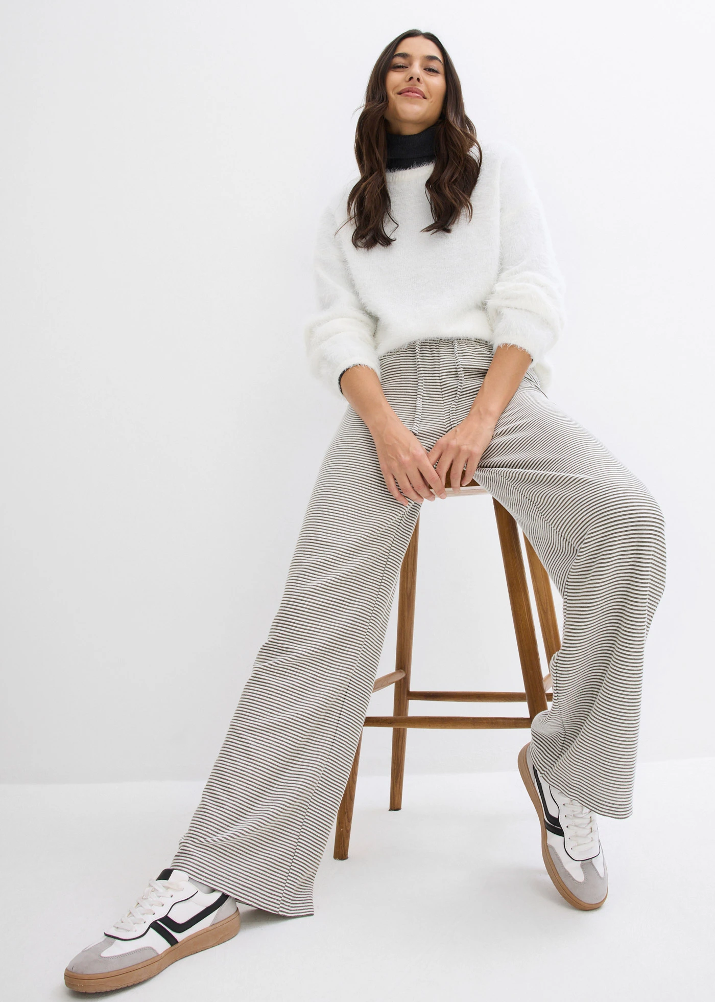 Pantalon en jersey rayé avec cordon de serrage, coton majoritaire • noir-écru rayé • Boutique bonprix