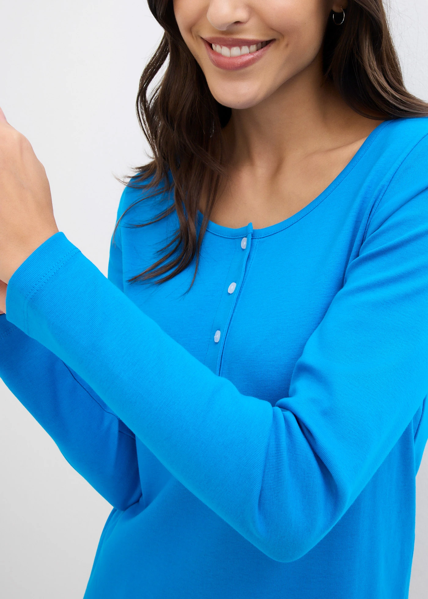 Hosszú ujjú póló kerek nyakkivágással, gomboláspánttal és bio-pamutból • caprikék • bonprix áruház