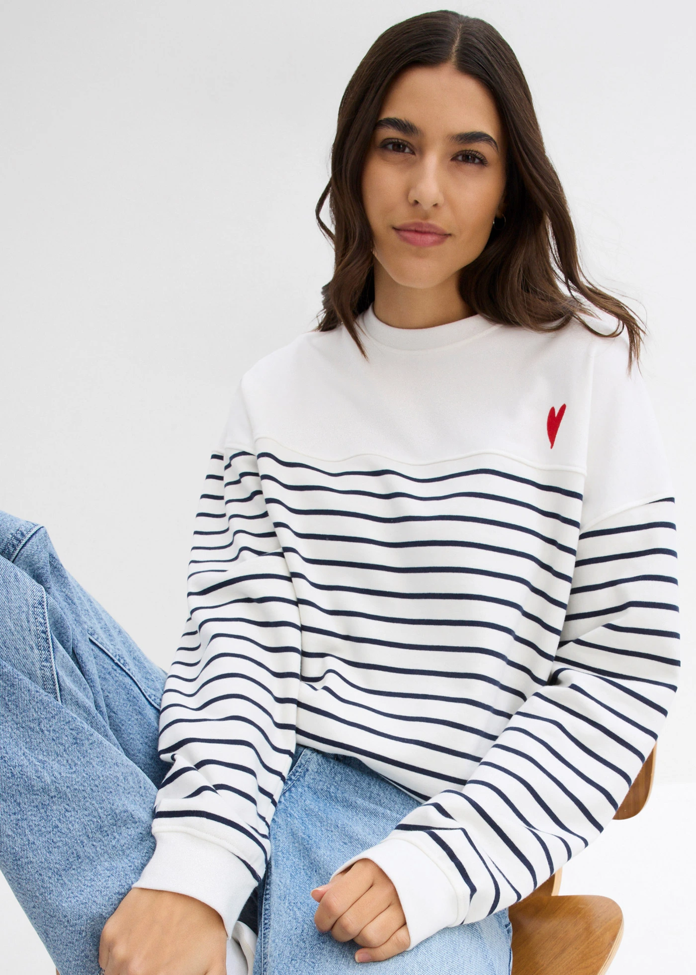 Sweat oversize en coton mélangé • écru-bleu foncé rayé • Boutique bonprix